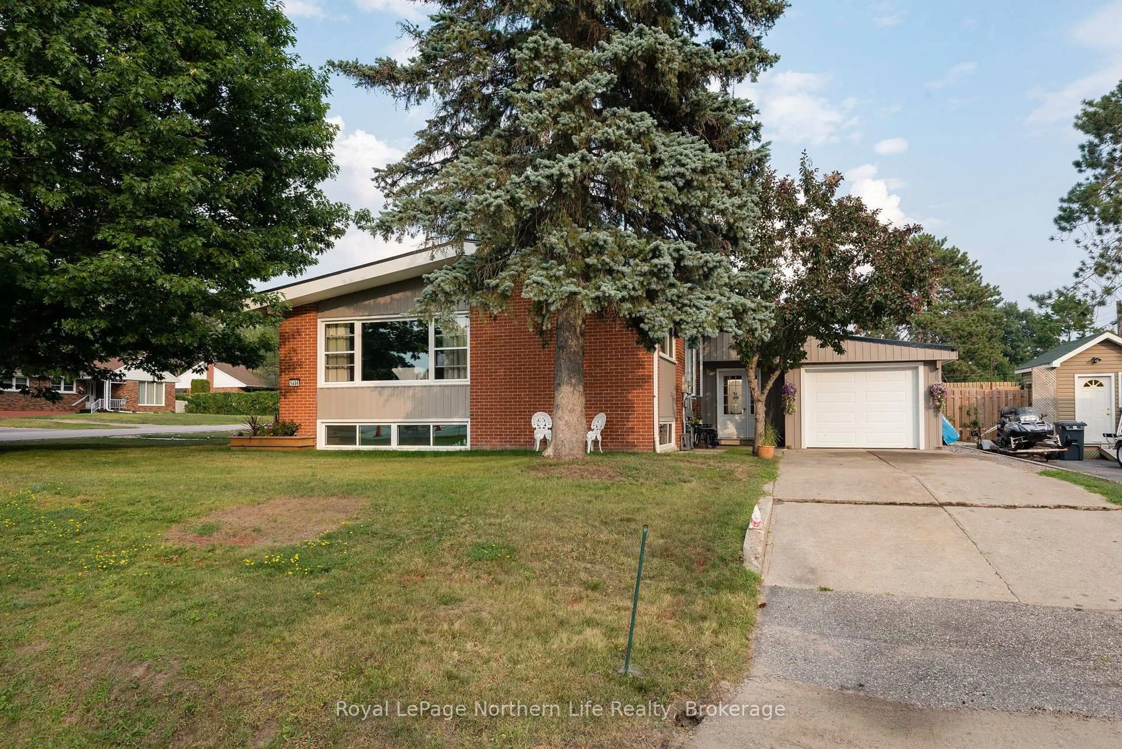 Home with brick exterior material, street for 1498 Pinegrove Cres, North Bay Ontario P1B 4P8