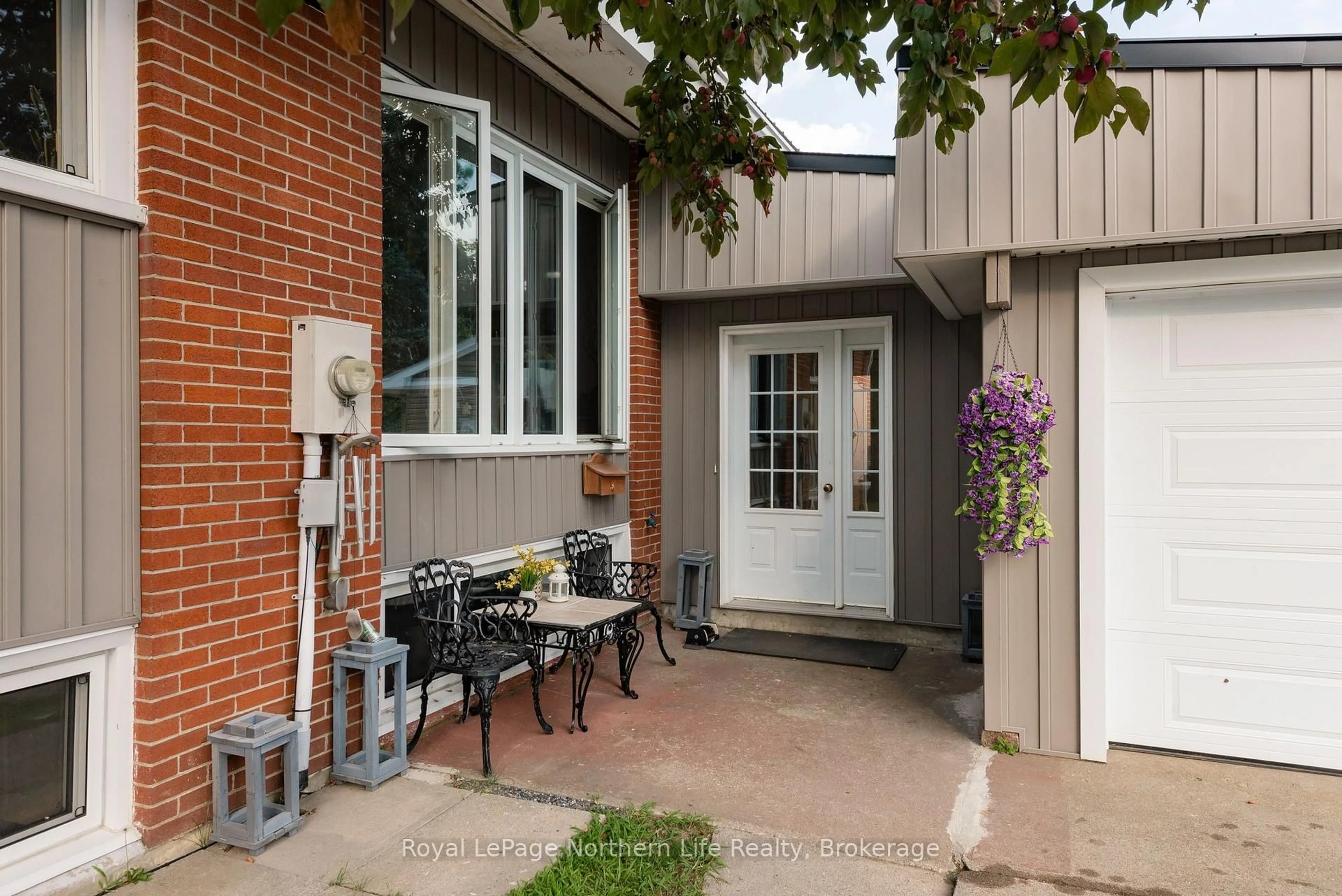 Patio, street for 1498 Pinegrove Cres, North Bay Ontario P1B 4P8