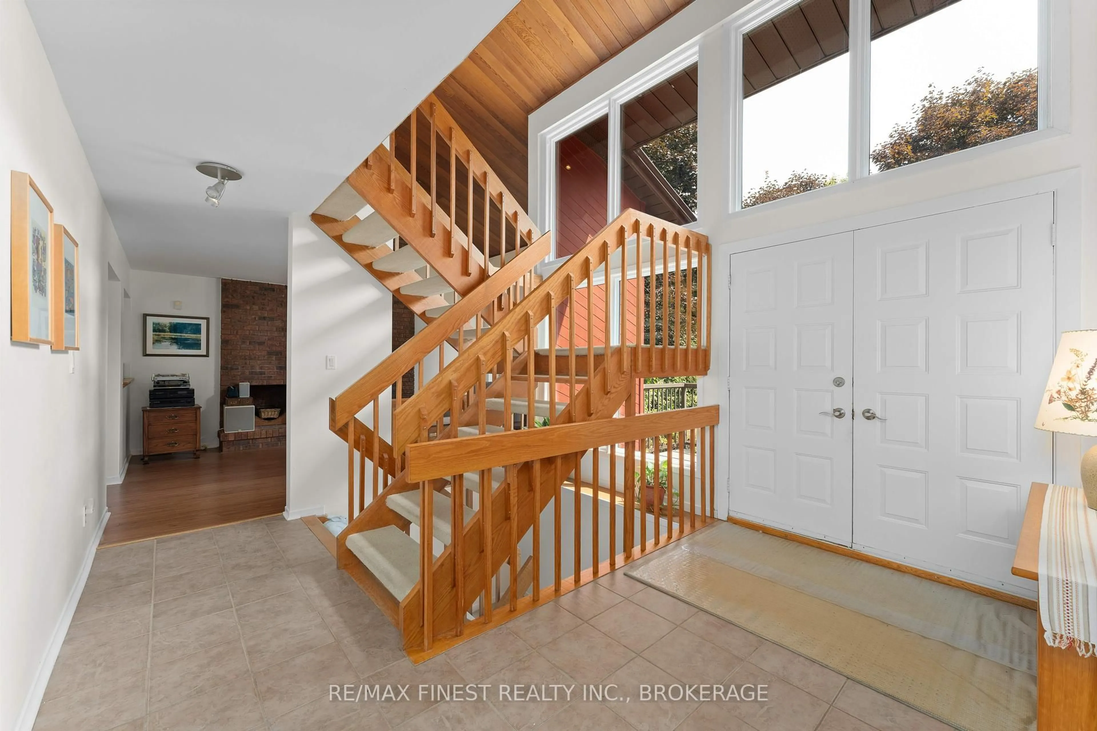 Indoor entryway for 871 Safari Dr, Kingston Ontario K7M 6W2