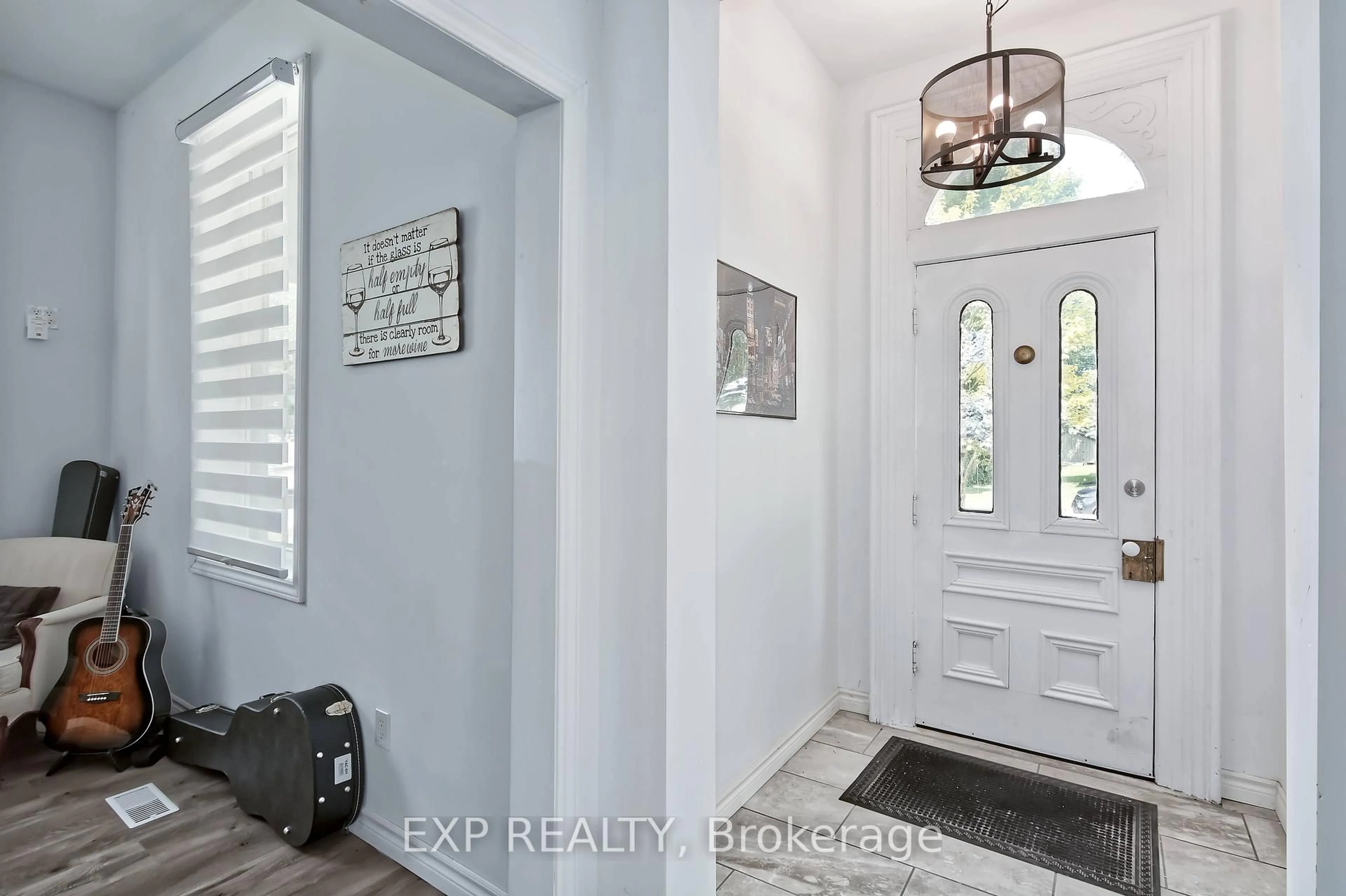 Indoor entryway for 183 King St, North Huron Ontario N0M 1H0