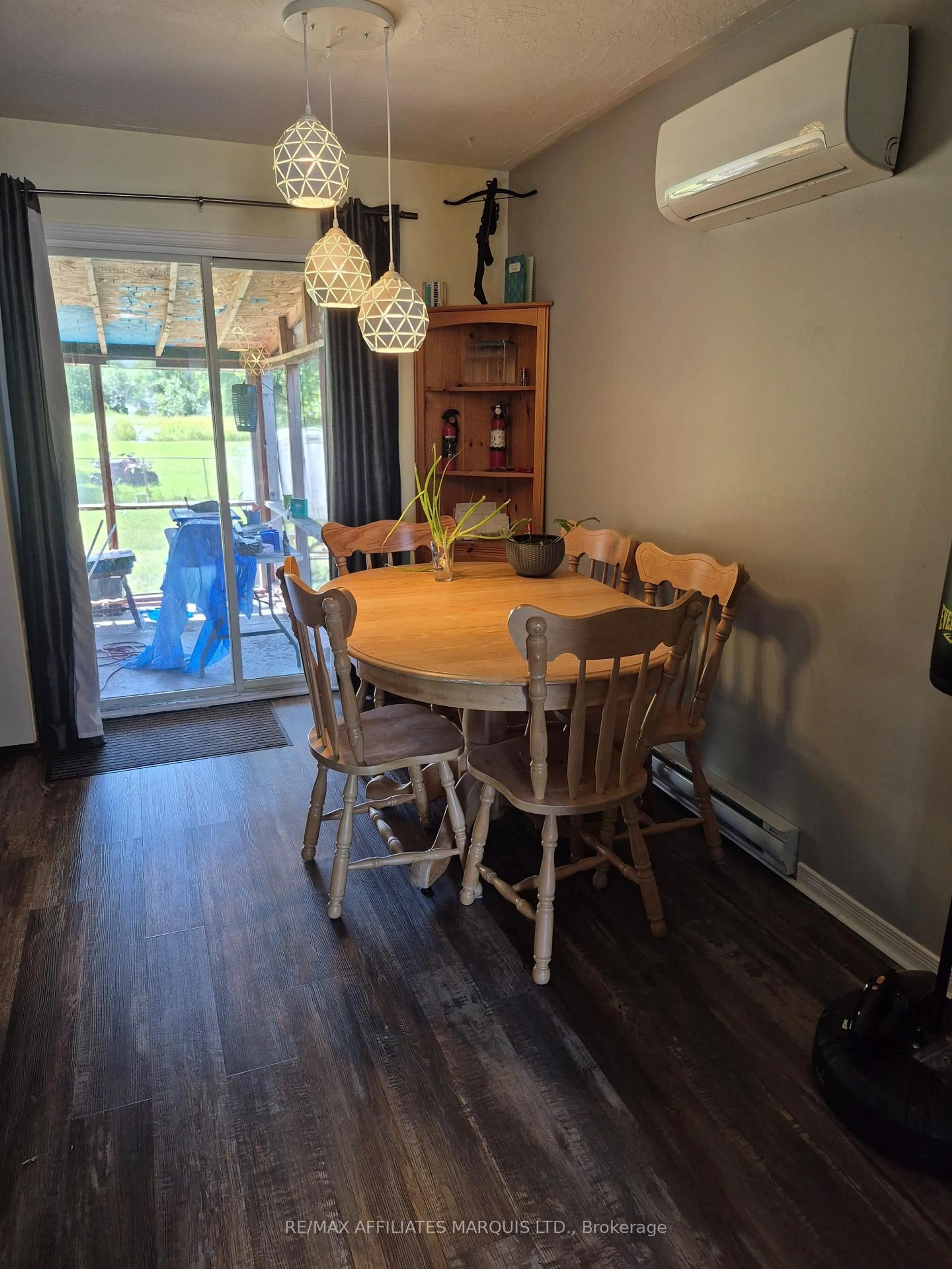 Dining room, wood/laminate floor for 2218 Tollgate Rd, Cornwall Ontario K6J 5W8