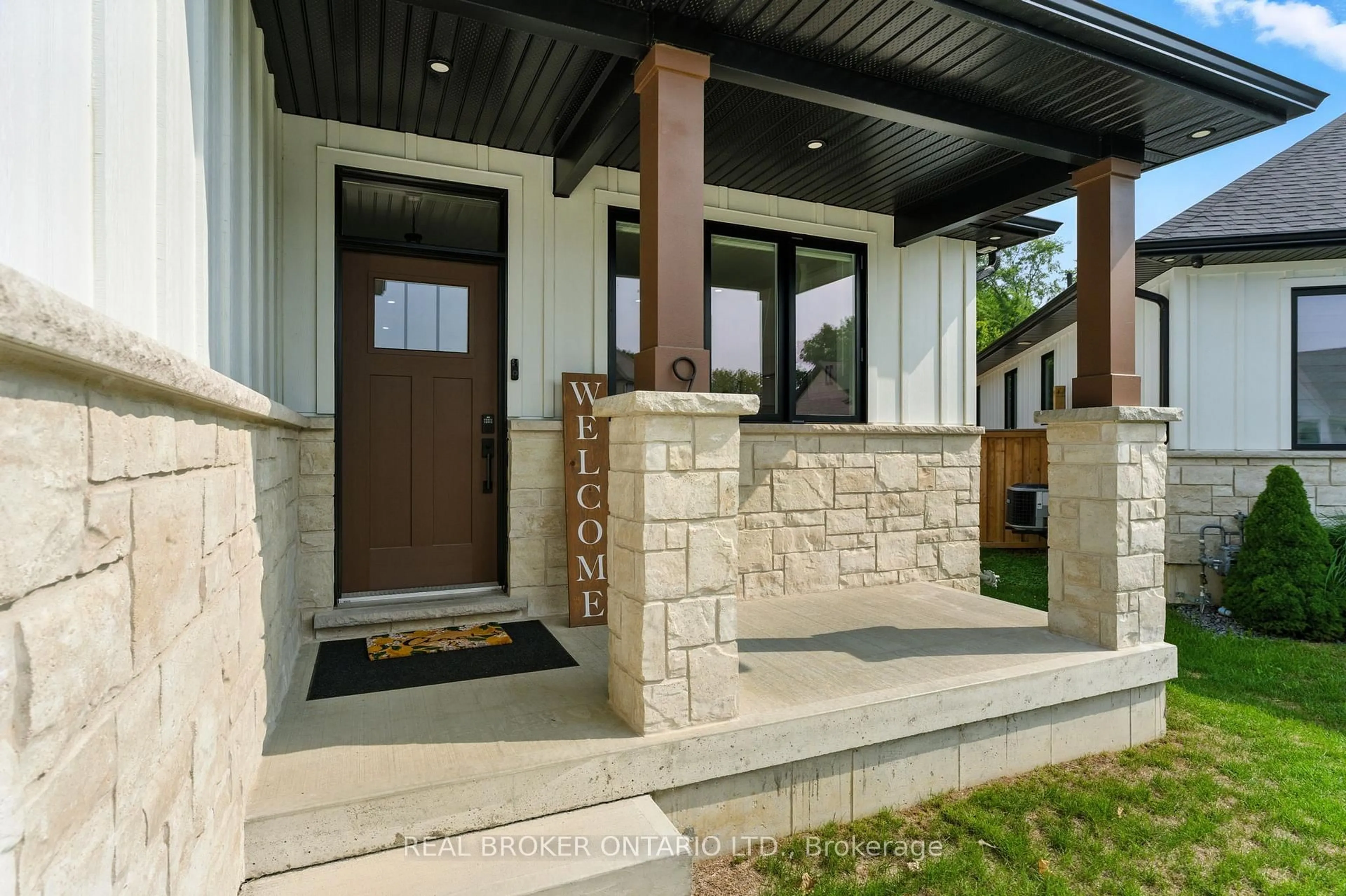 Indoor entryway for 9 Macneil Crt, Bayham Ontario N0J 1T0