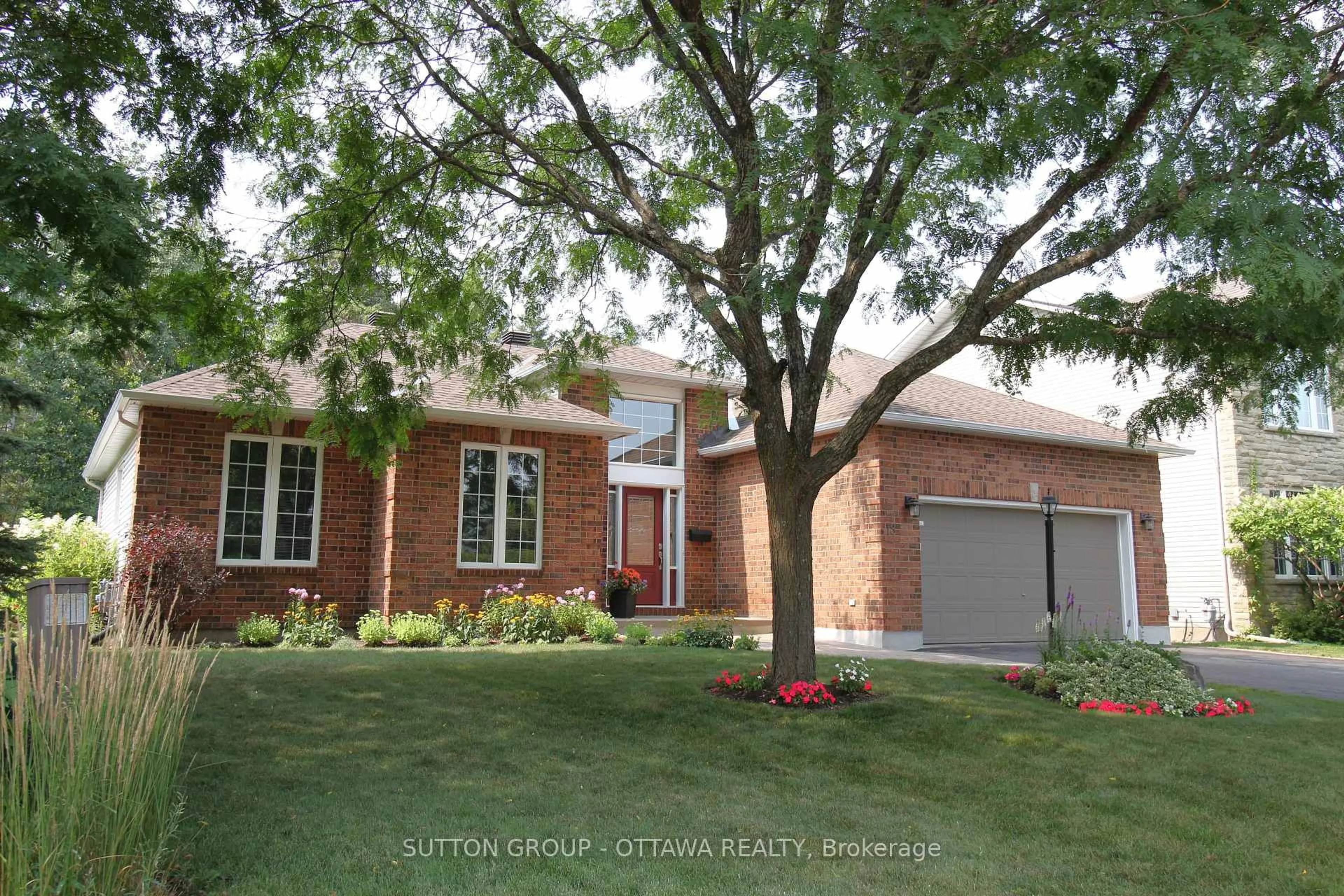 Home with brick exterior material, street for 18 Sirocco Cres, Stittsville Ontario K2S 1Z7
