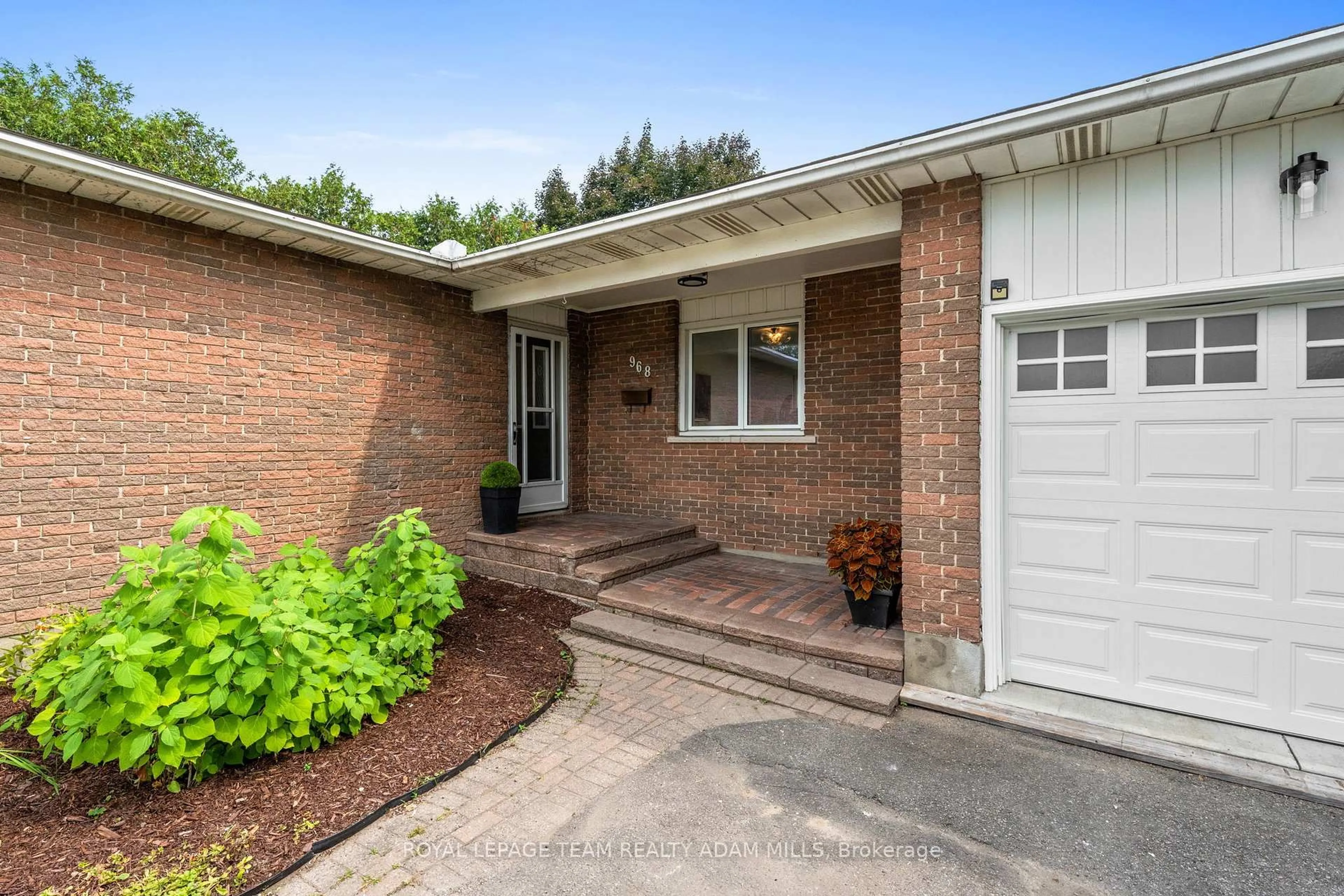 Home with brick exterior material, street for 968 Walkley Rd, Ottawa Ontario K1V 6R3