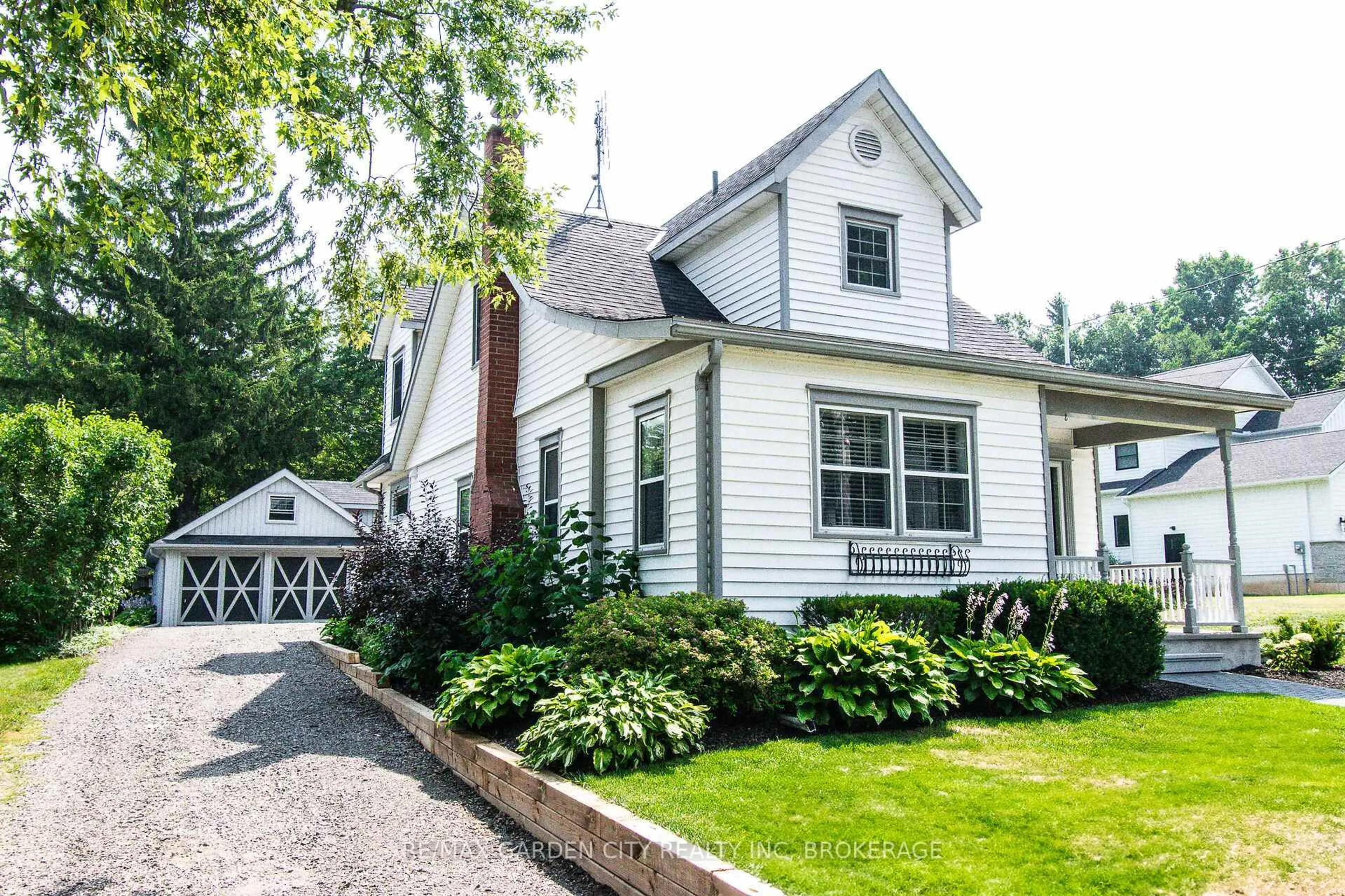 Home with vinyl exterior material, street for 1171 Maple St, Pelham Ontario L0S 1C0