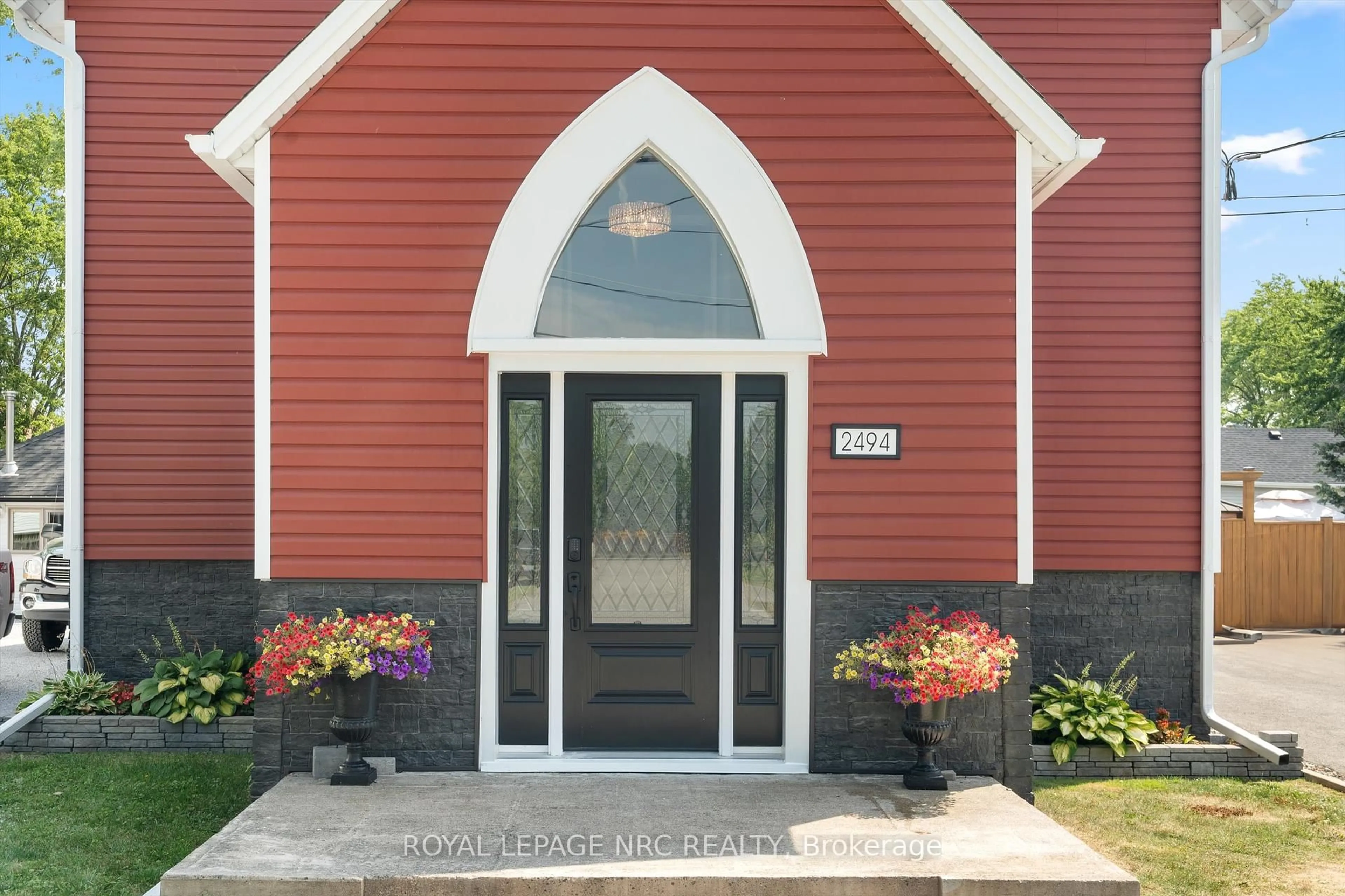 Indoor entryway for 2494 Stevensville Rd, Fort Erie Ontario L0S 1S0