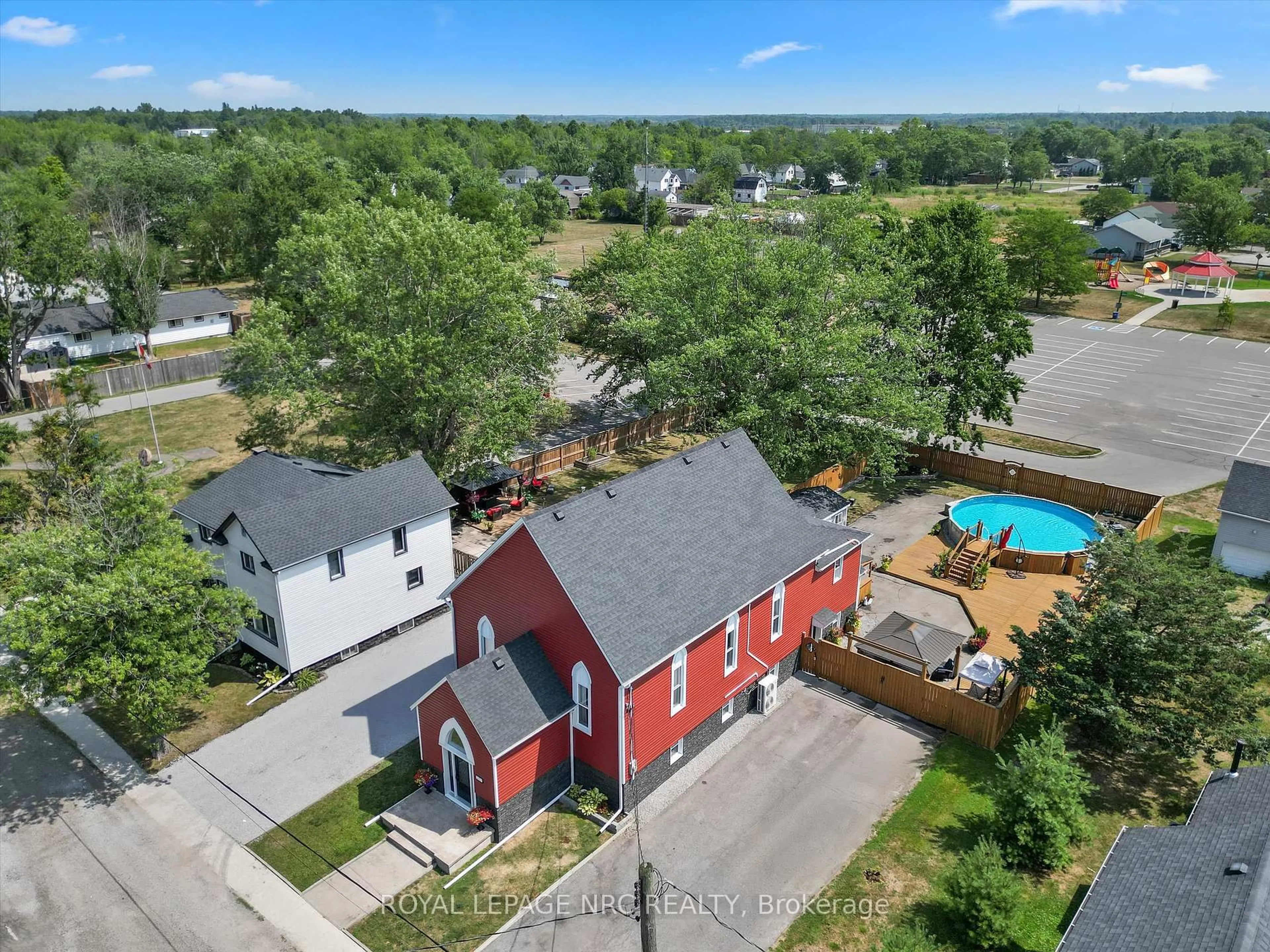 A pic from outside/outdoor area/front of a property/back of a property/a pic from drone, street for 2494 Stevensville Rd, Fort Erie Ontario L0S 1S0