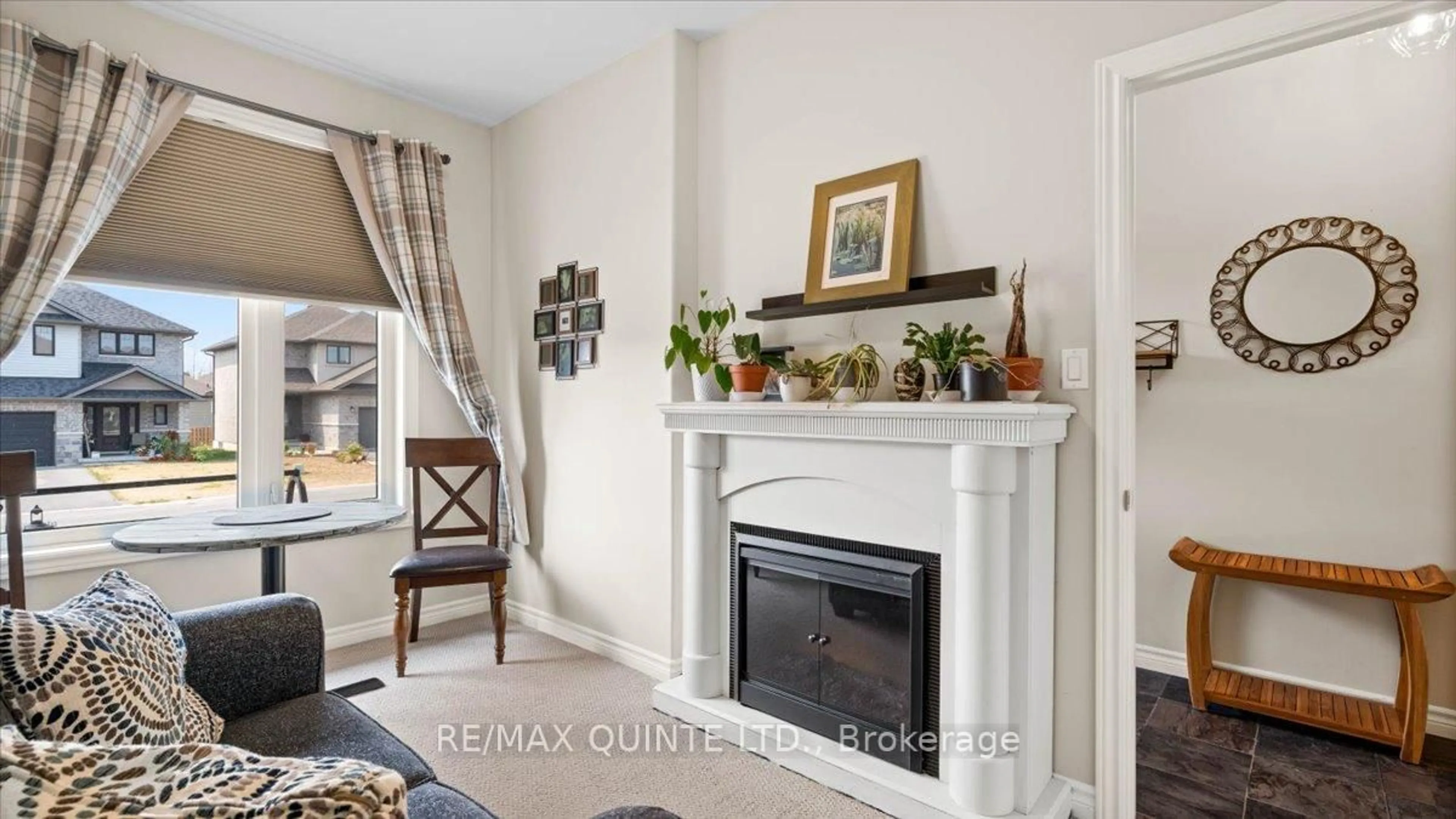 Living room with furniture, unknown for 35 Cypress Dr, Belleville Ontario K8N 0J5
