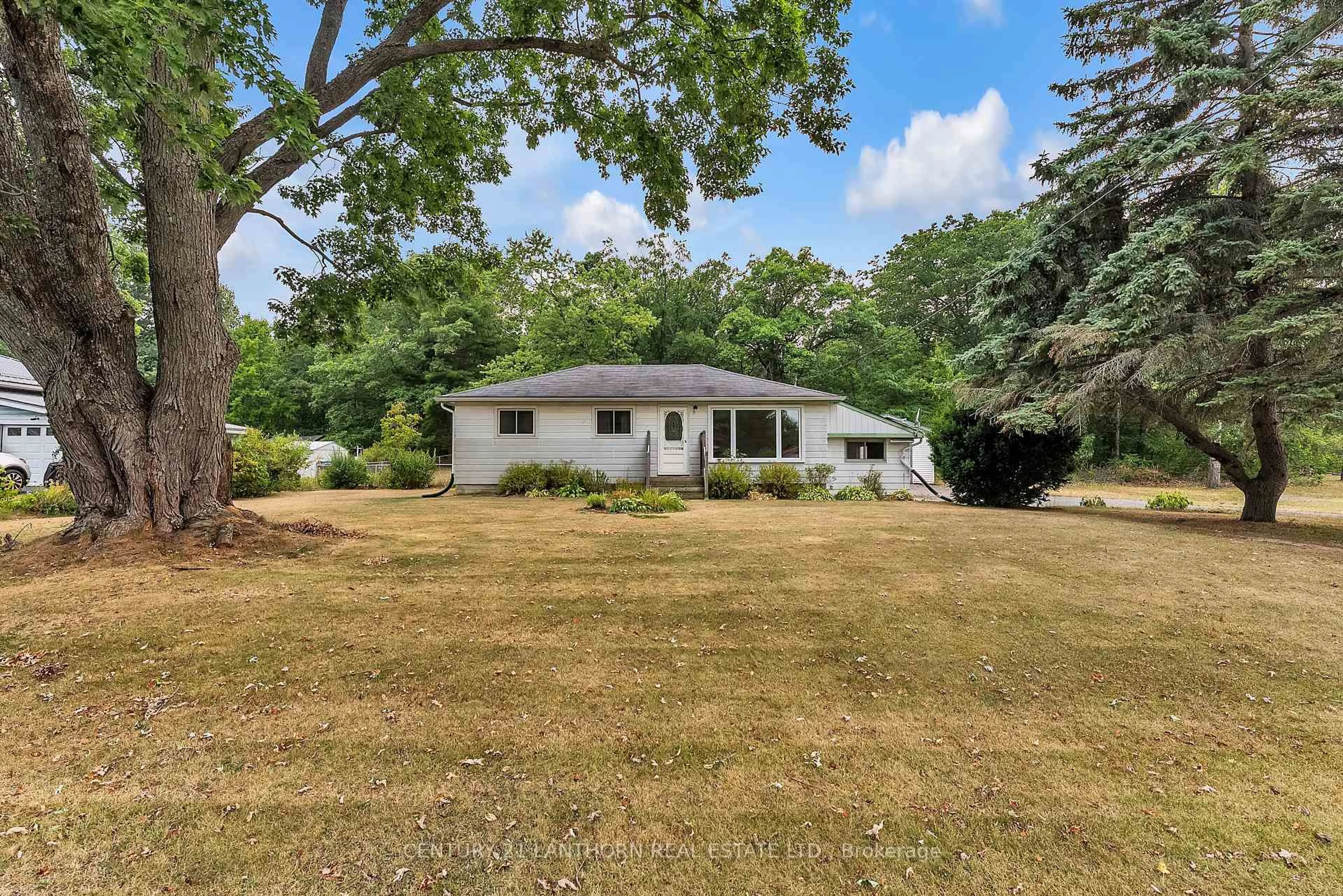 A pic from outside/outdoor area/front of a property/back of a property/a pic from drone, unknown for 34 Turncliffe Rd, Ingleside Ontario K8V 5P4