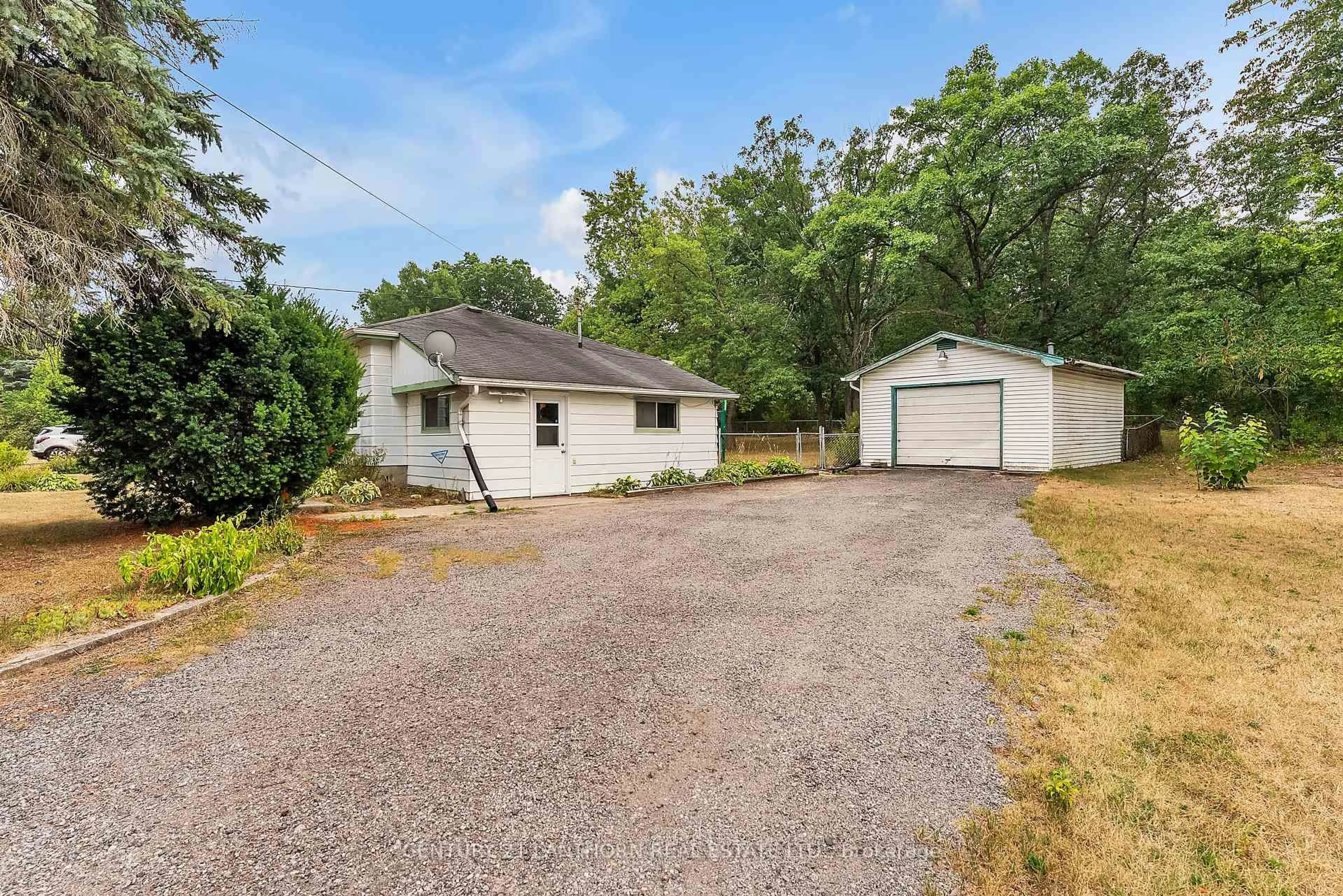A pic from outside/outdoor area/front of a property/back of a property/a pic from drone, unknown for 34 Turncliffe Rd, Ingleside Ontario K8V 5P4