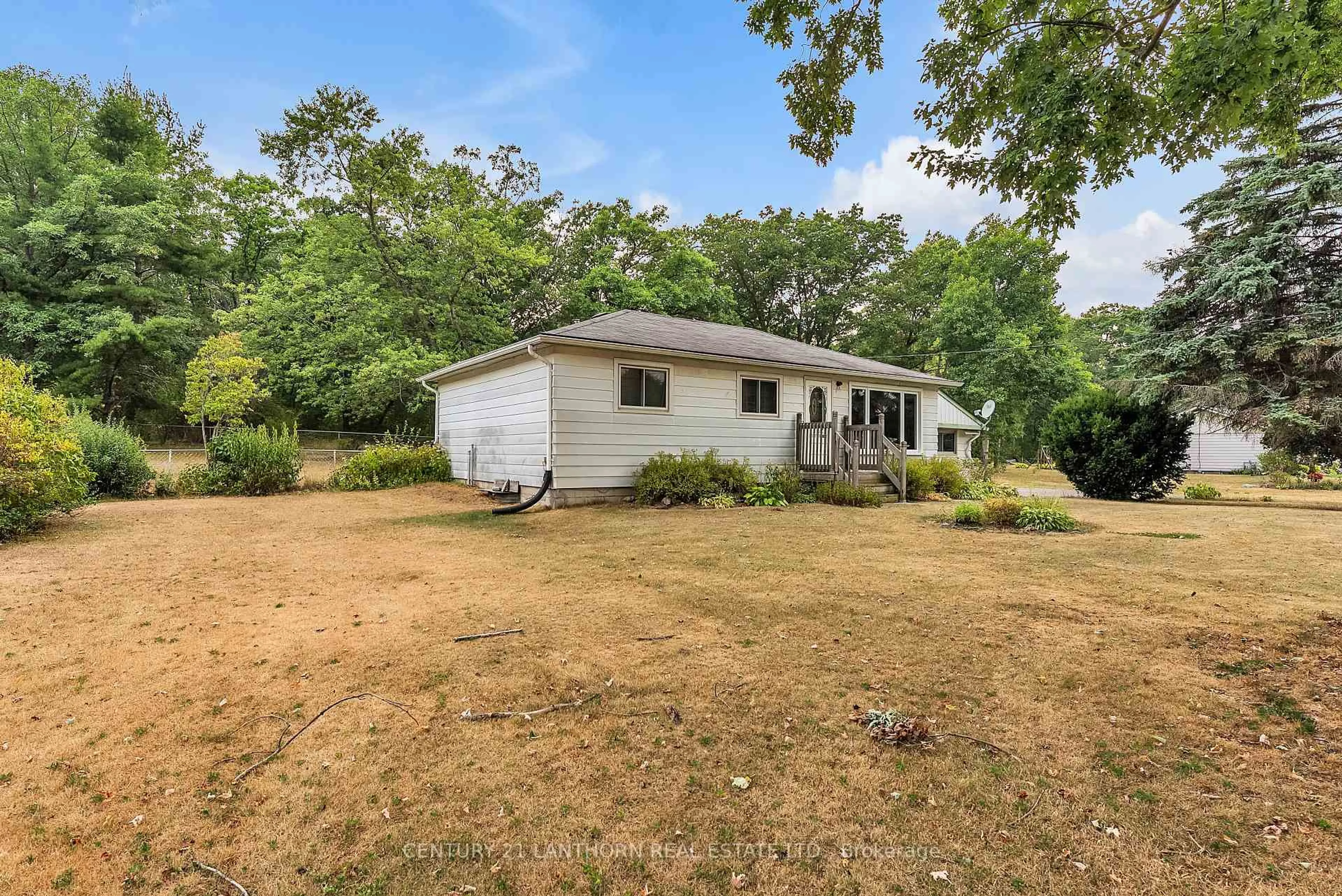 A pic from outside/outdoor area/front of a property/back of a property/a pic from drone, unknown for 34 Turncliffe Rd, Ingleside Ontario K8V 5P4