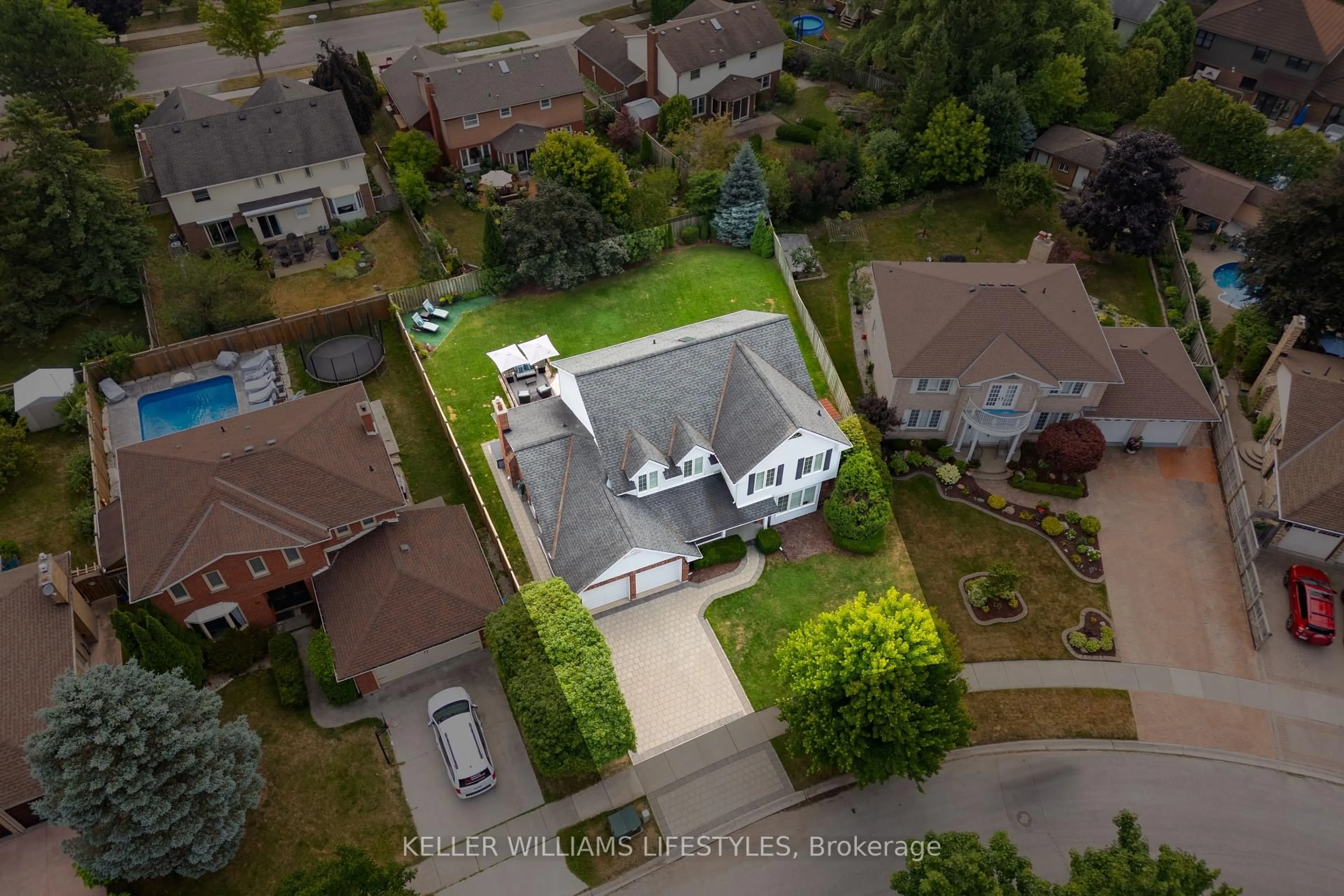 A pic from outside/outdoor area/front of a property/back of a property/a pic from drone, street for 84 Virginia Cres, London North Ontario N5X 3E8