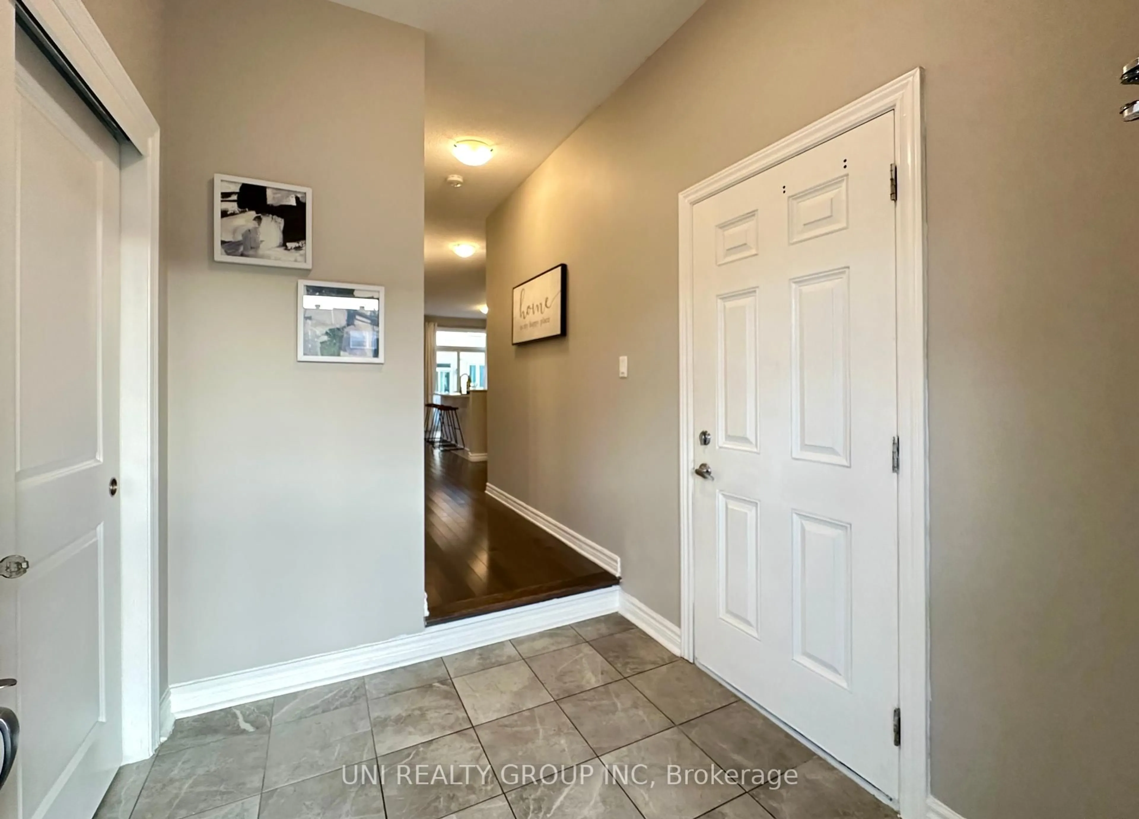 Indoor entryway for 2468 Waterlilly Way, Nepean Ontario K2J 6M3