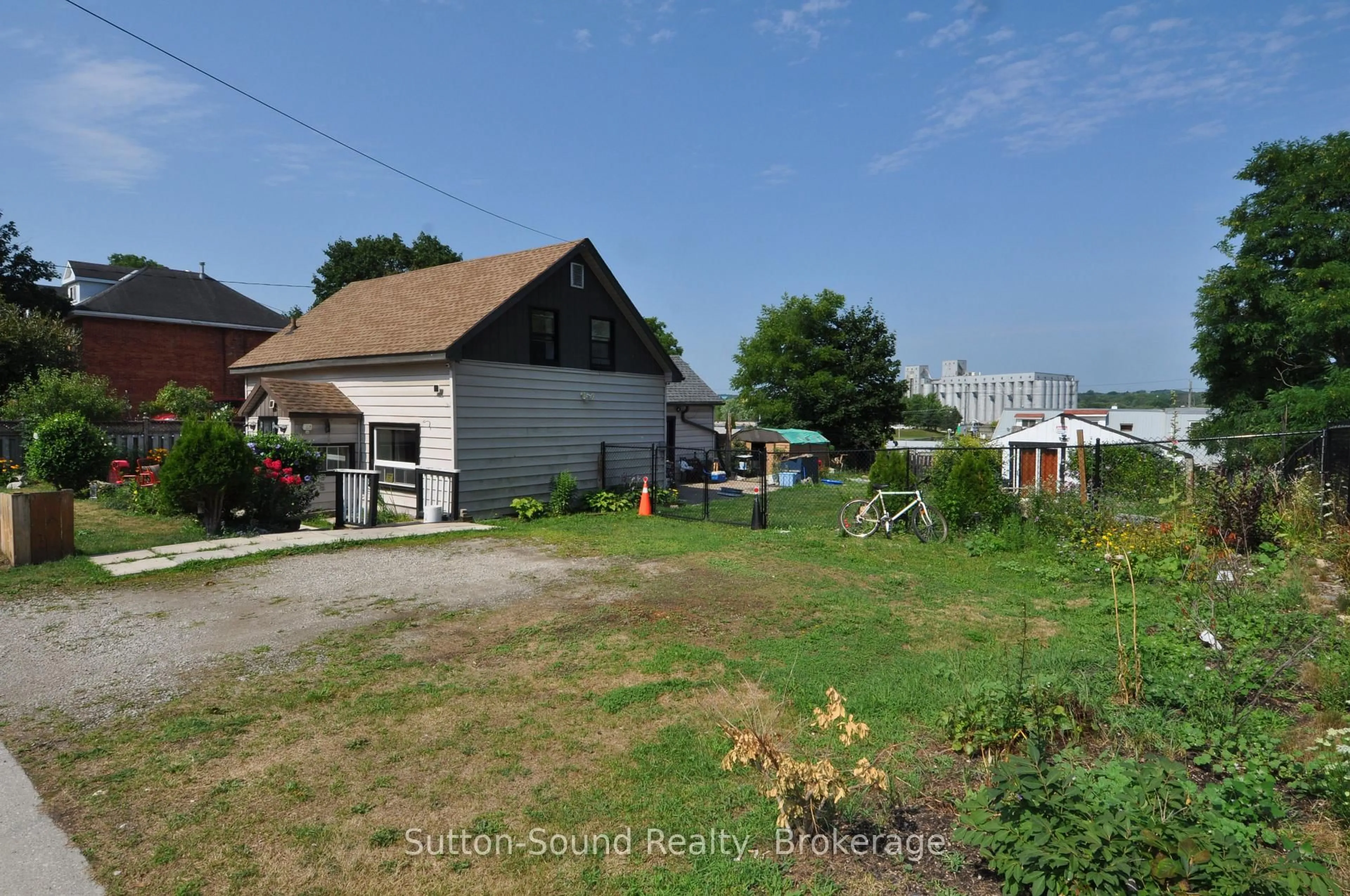Unknown for 1614 3rd Ave, Owen Sound Ontario N4K 2L9