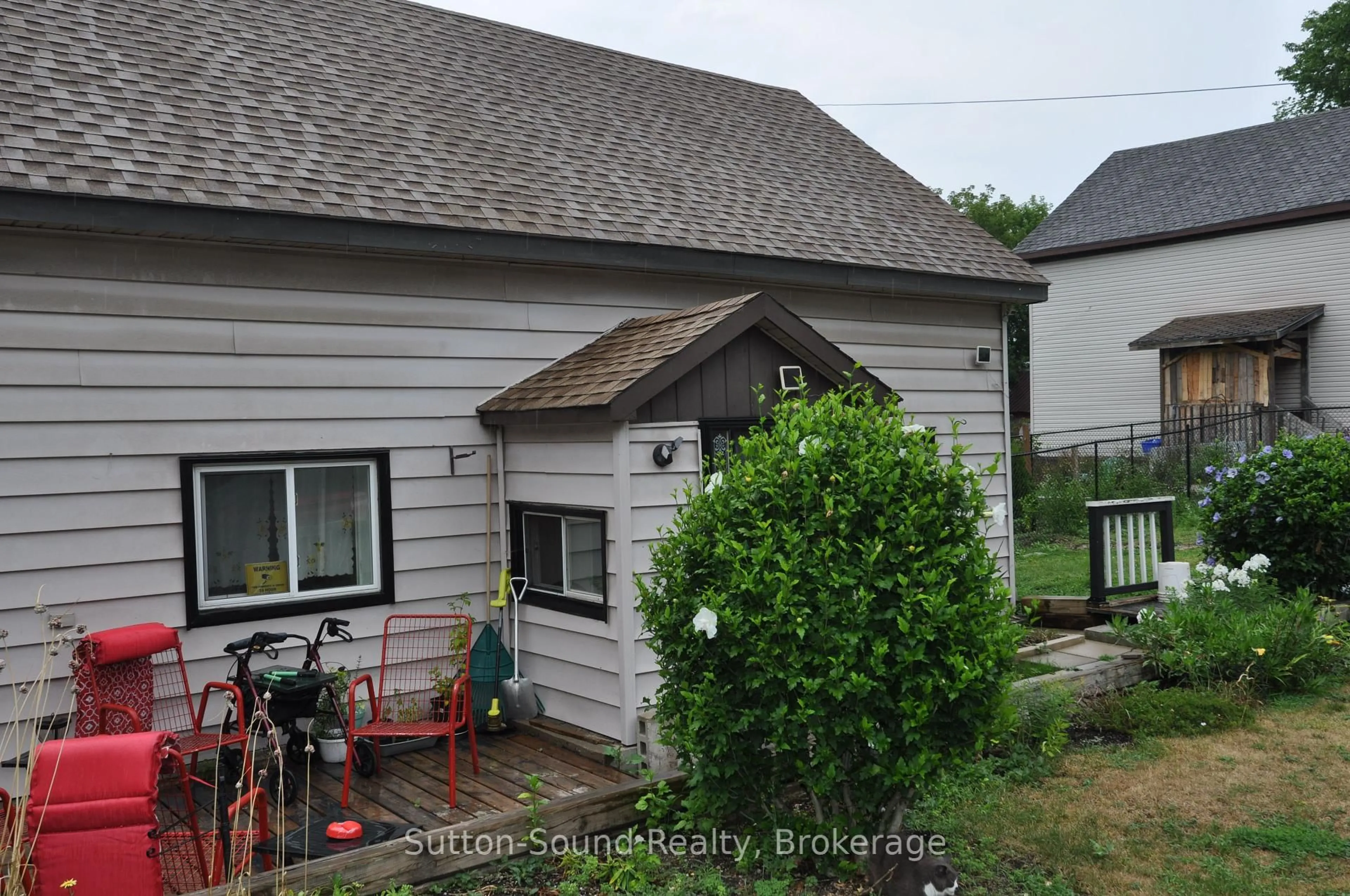 Unknown for 1614 3rd Ave, Owen Sound Ontario N4K 2L9