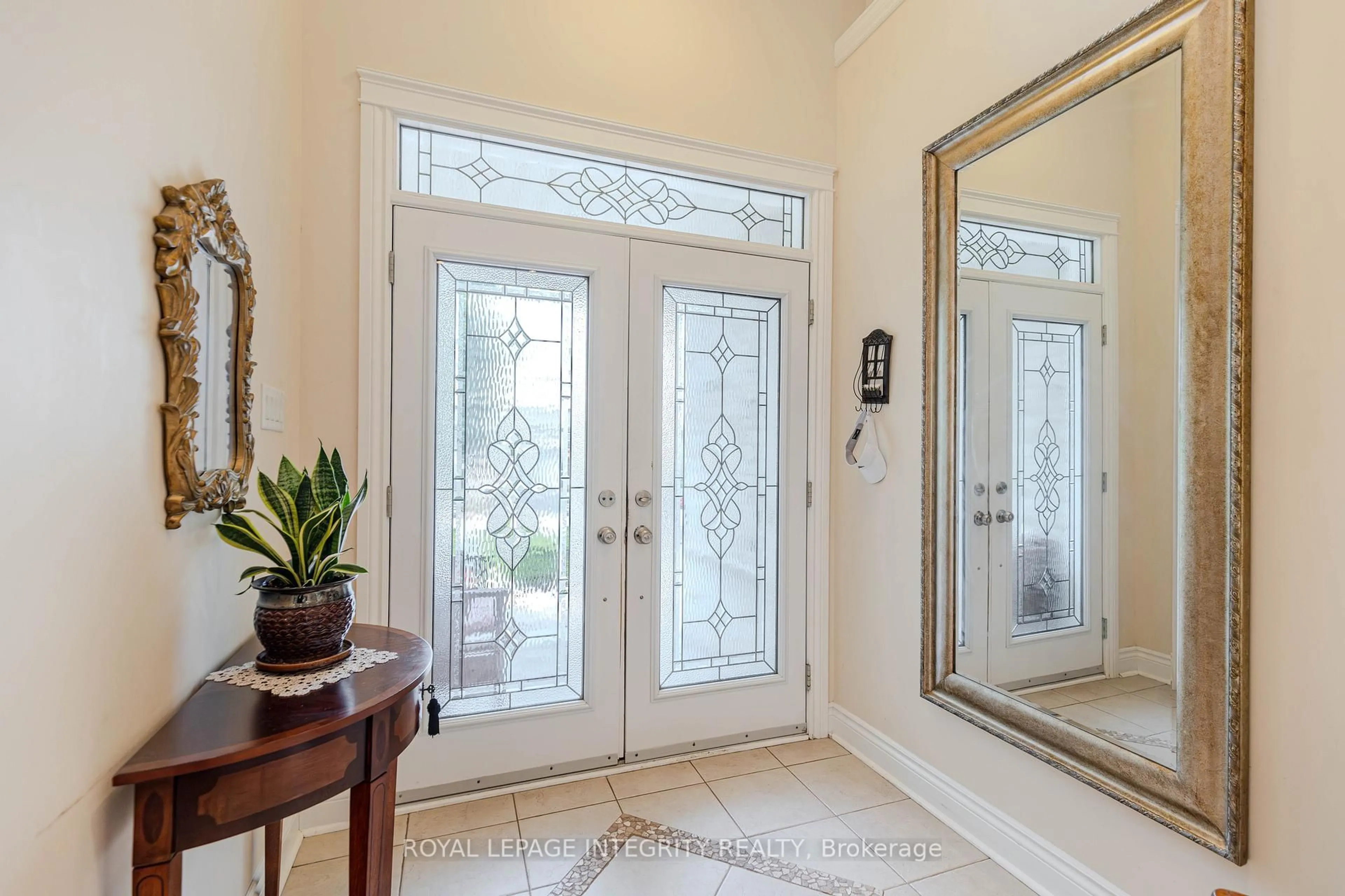 Indoor entryway for 313 Eckerson Ave, Ottawa Ontario K2S 0K8