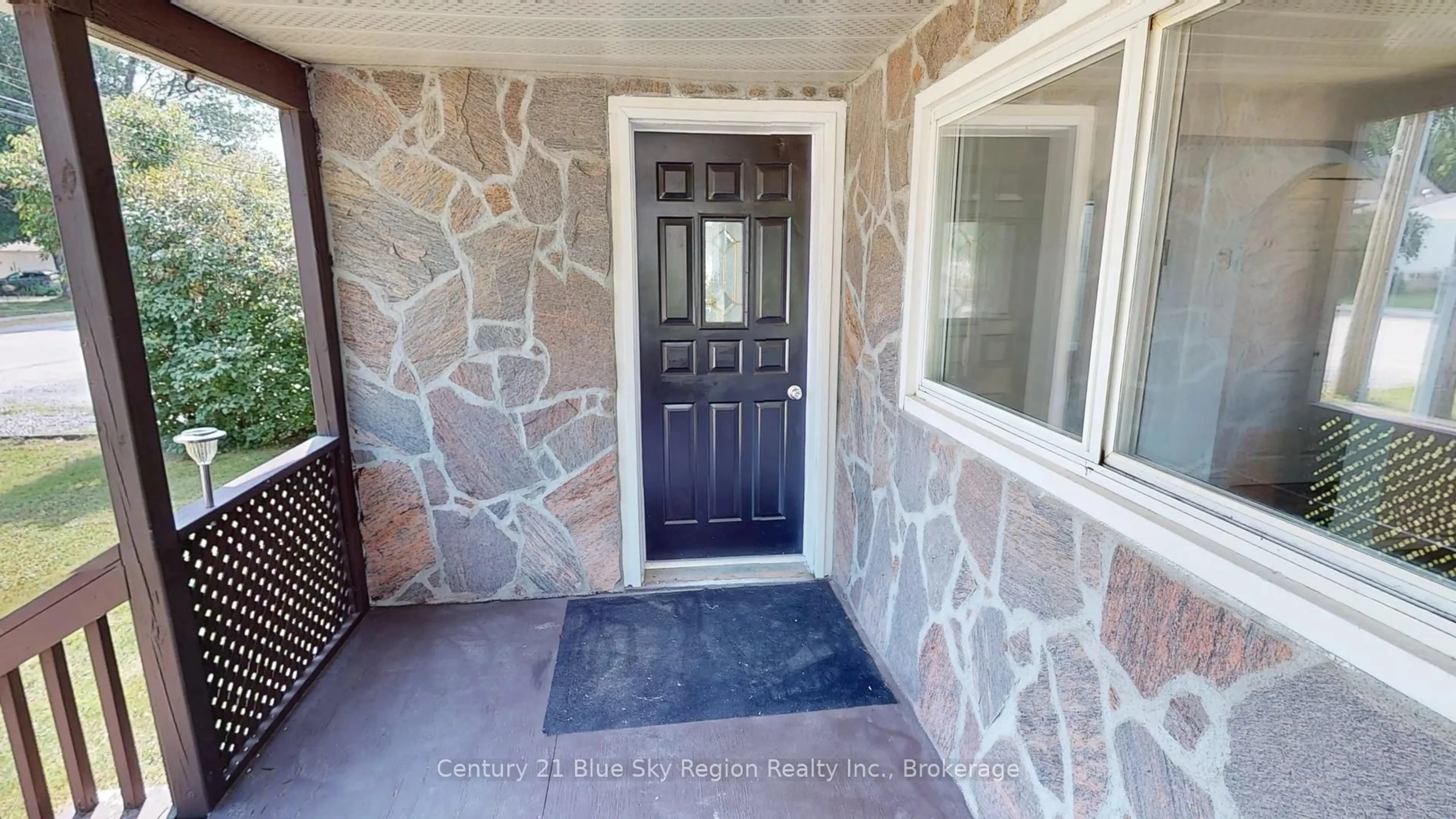 Indoor entryway for 345 Nipissing St, West Nipissing Ontario P2B 3E1
