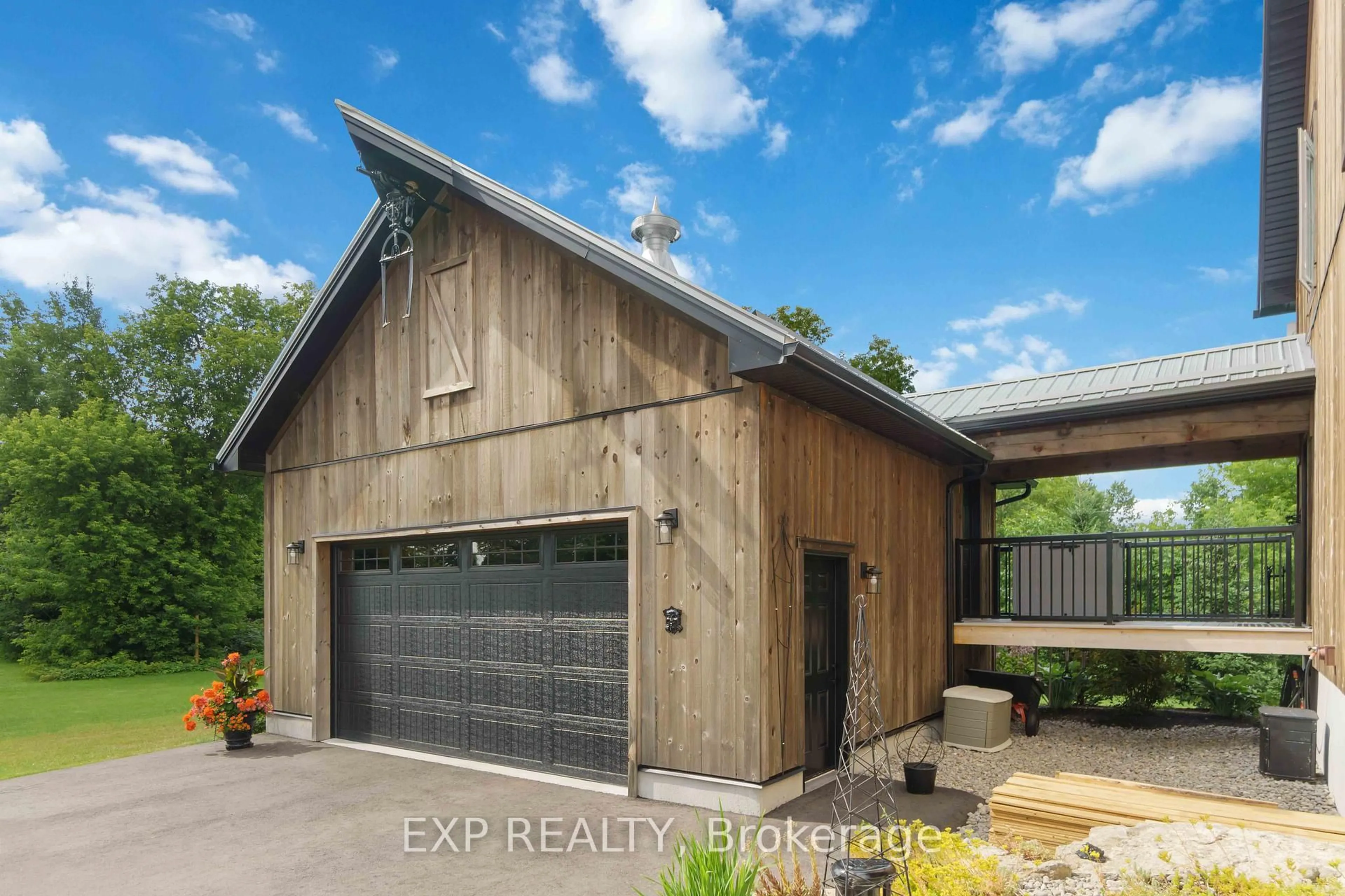 Indoor garage for 450 Main St, North Grenville Ontario K0G 1S0