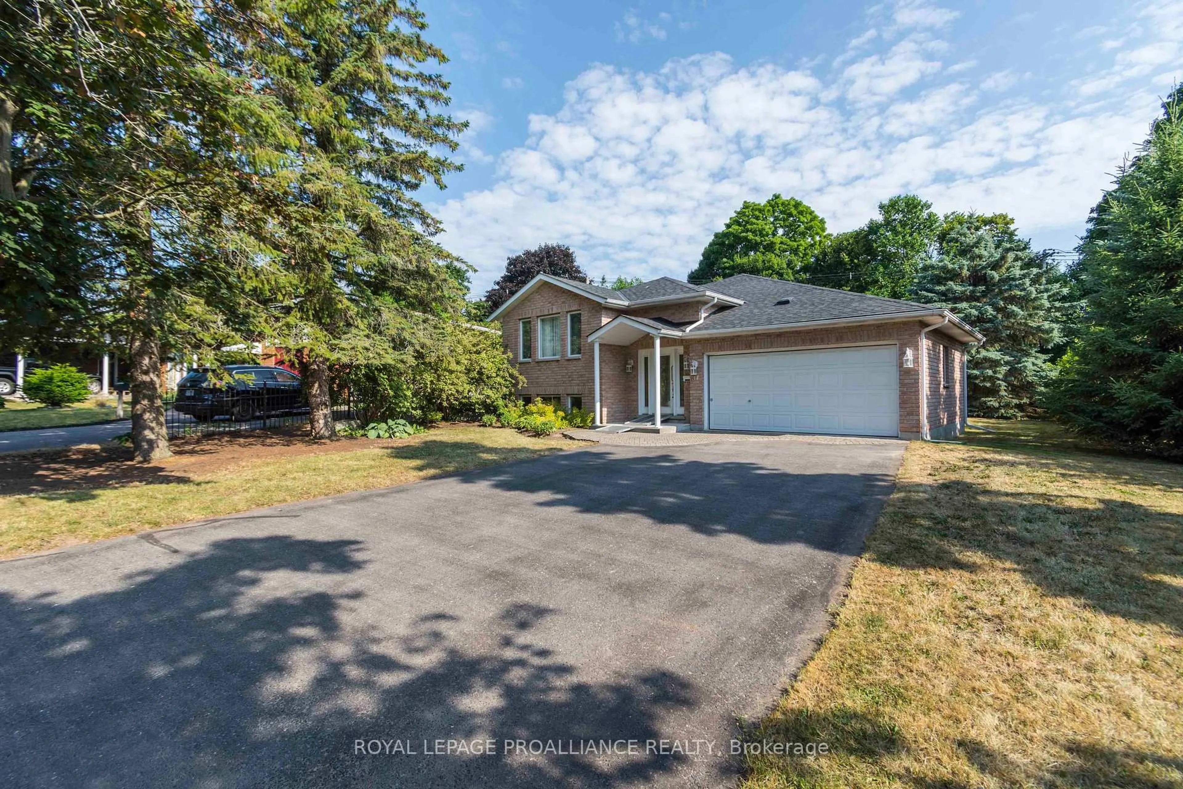 A pic from outside/outdoor area/front of a property/back of a property/a pic from drone, street for 34 Edgeview Dr, Quinte West Ontario K8V 3G4