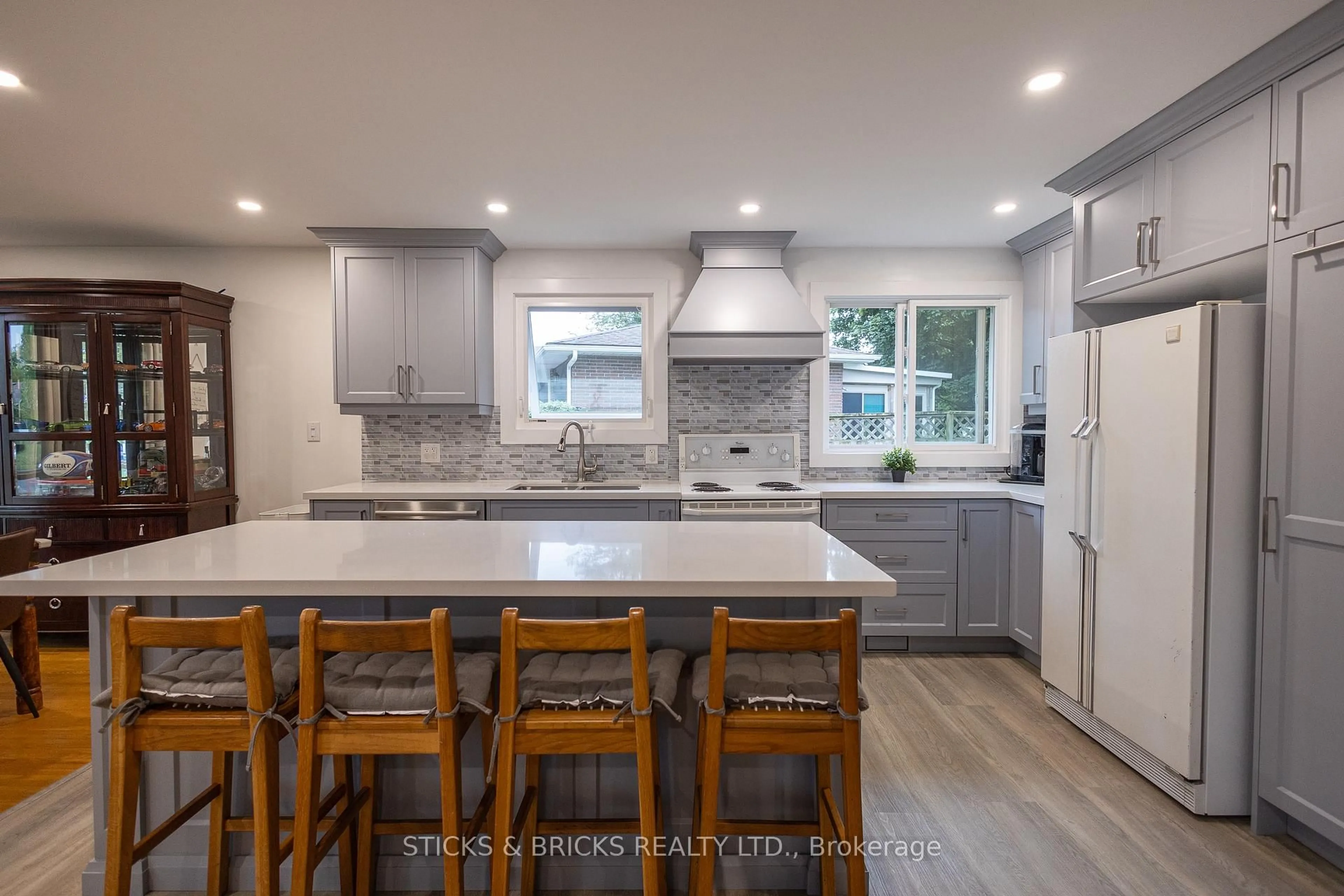 Open concept kitchen, unknown for 4479 Mitchell Ave, Niagara Falls Ontario L2E 6R6