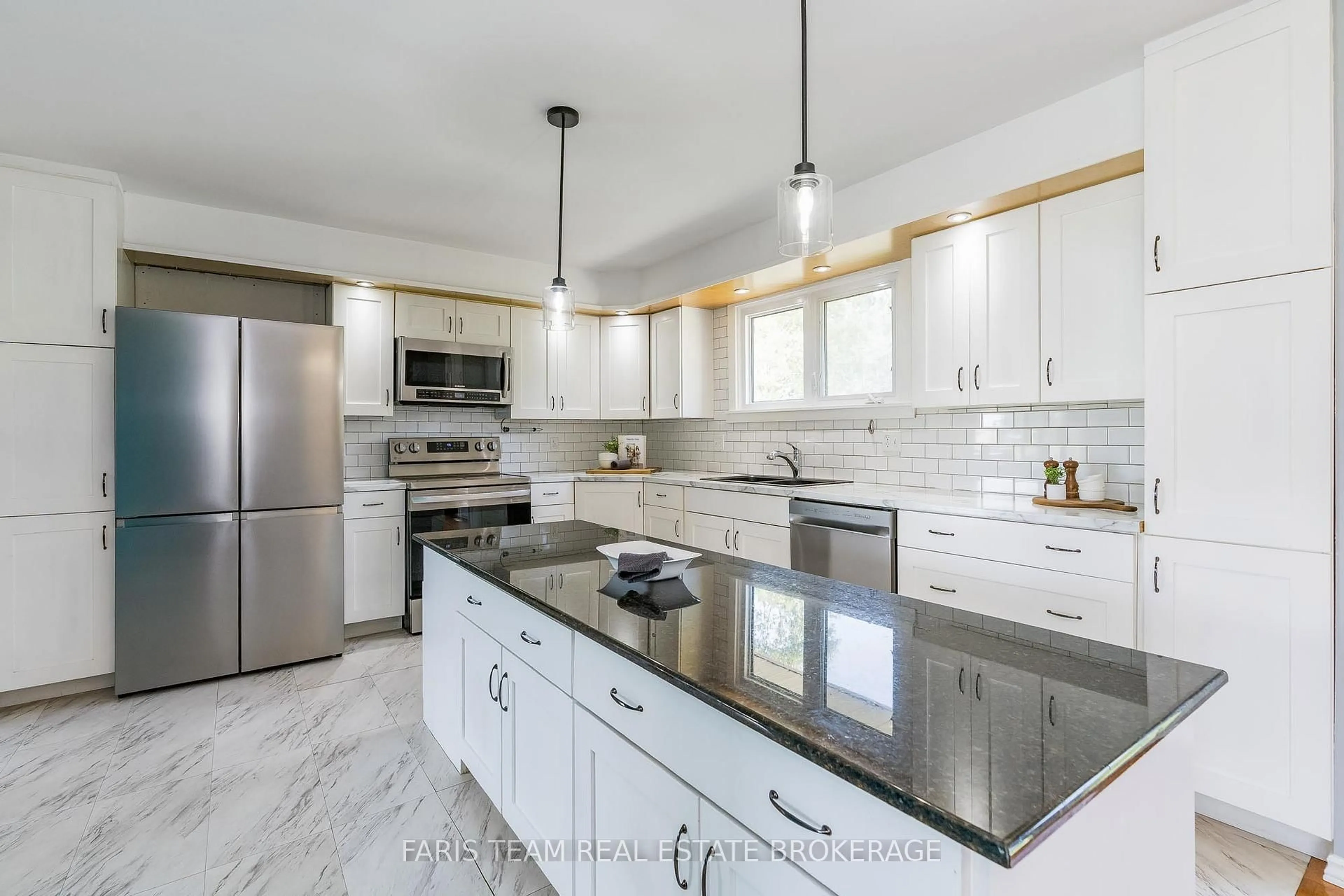 Open concept kitchen, ceramic/tile floor for 1105 Fraserburg Rd, Bracebridge Ontario P1L 0G9