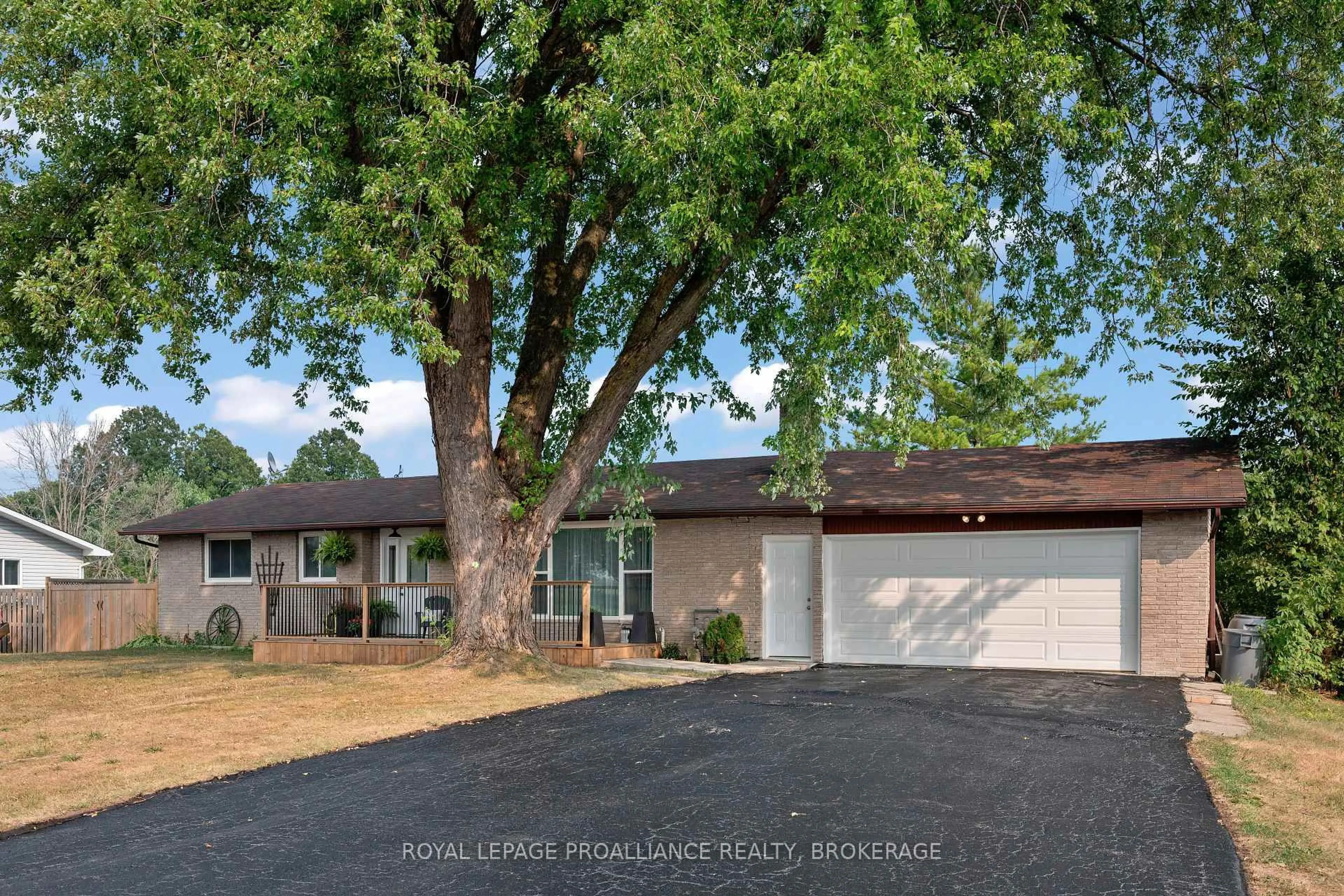 Home with vinyl exterior material, street for 658 County Road 1, Plantagenet Ontario K7R 3L2