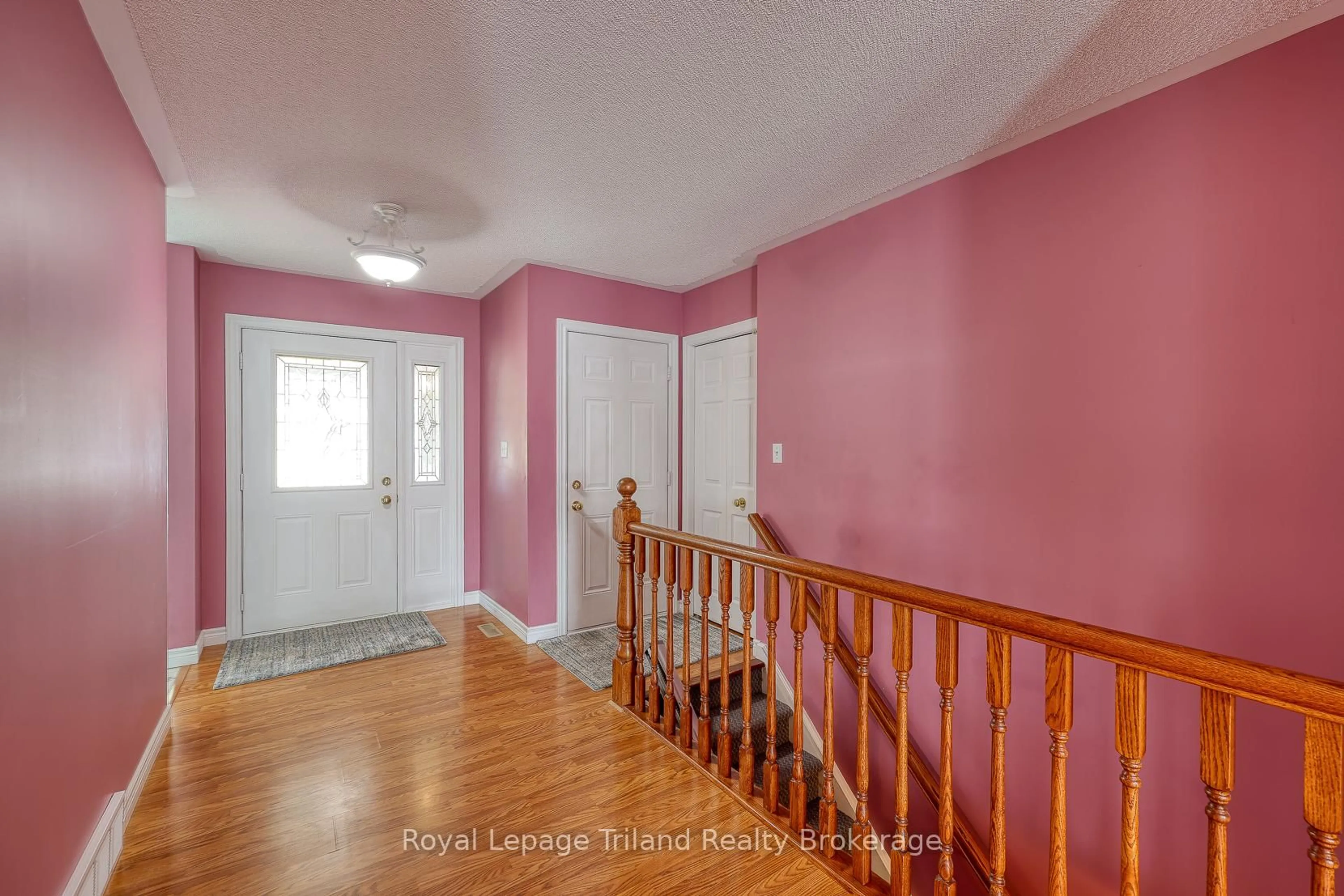 Indoor entryway for 245 Falcon Dr, Woodstock Ontario N4T 0A1