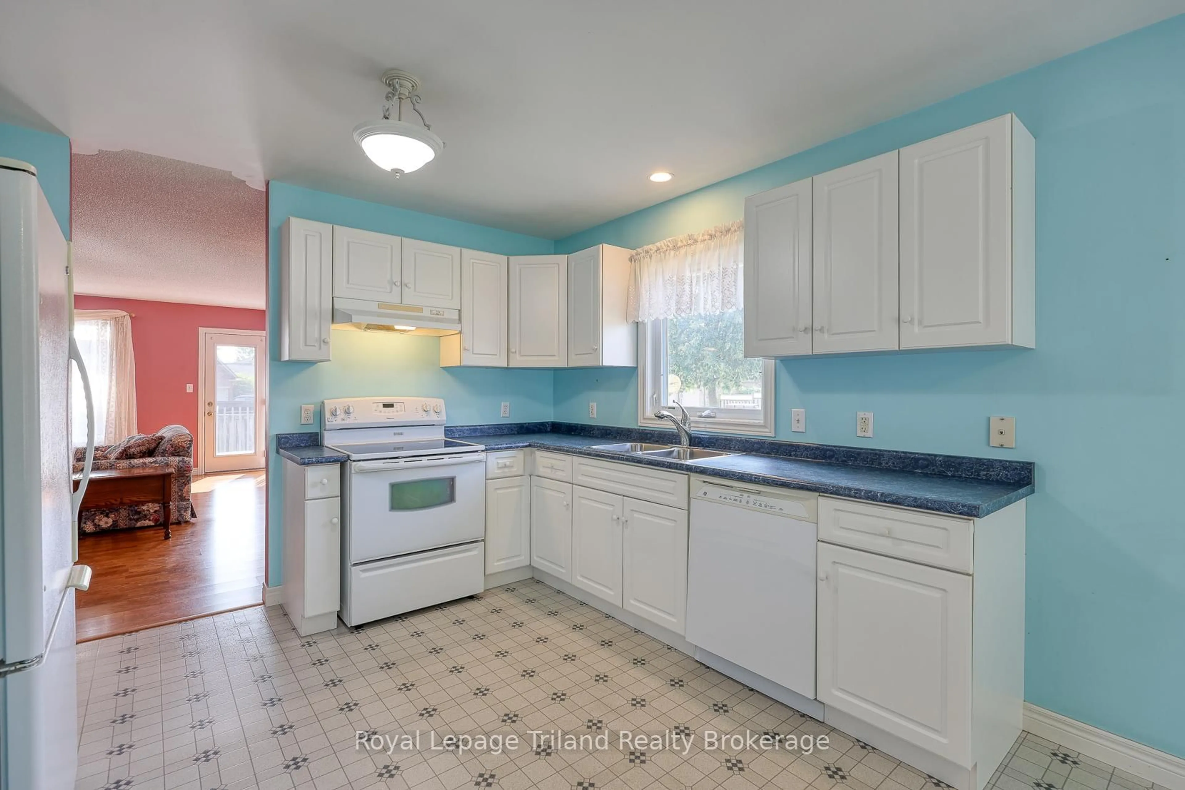 Standard kitchen, ceramic/tile floor for 245 Falcon Dr, Woodstock Ontario N4T 0A1