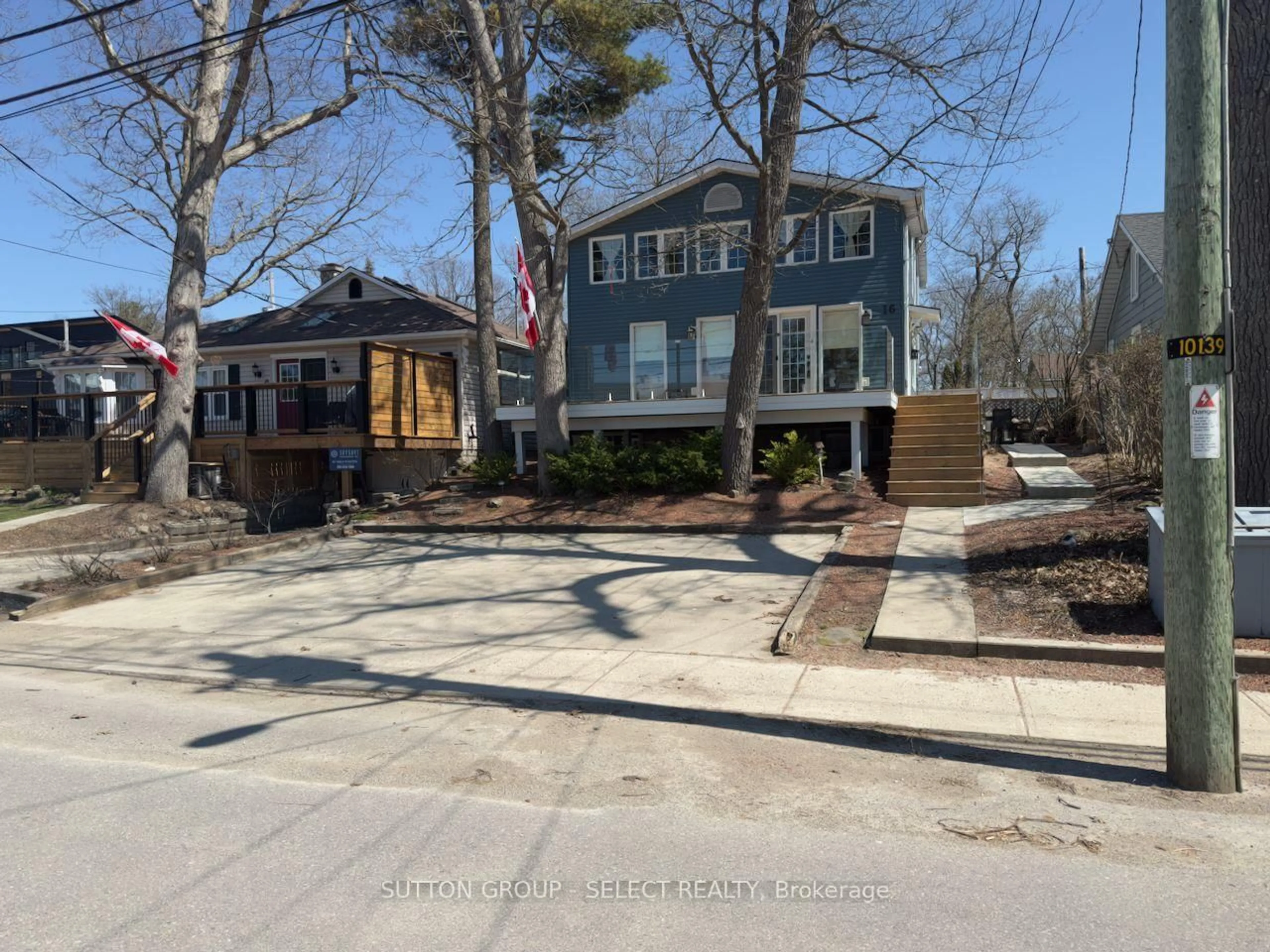 A pic from outside/outdoor area/front of a property/back of a property/a pic from drone, street for 16 Huron Ave, Lambton Shores Ontario N0M 1T0