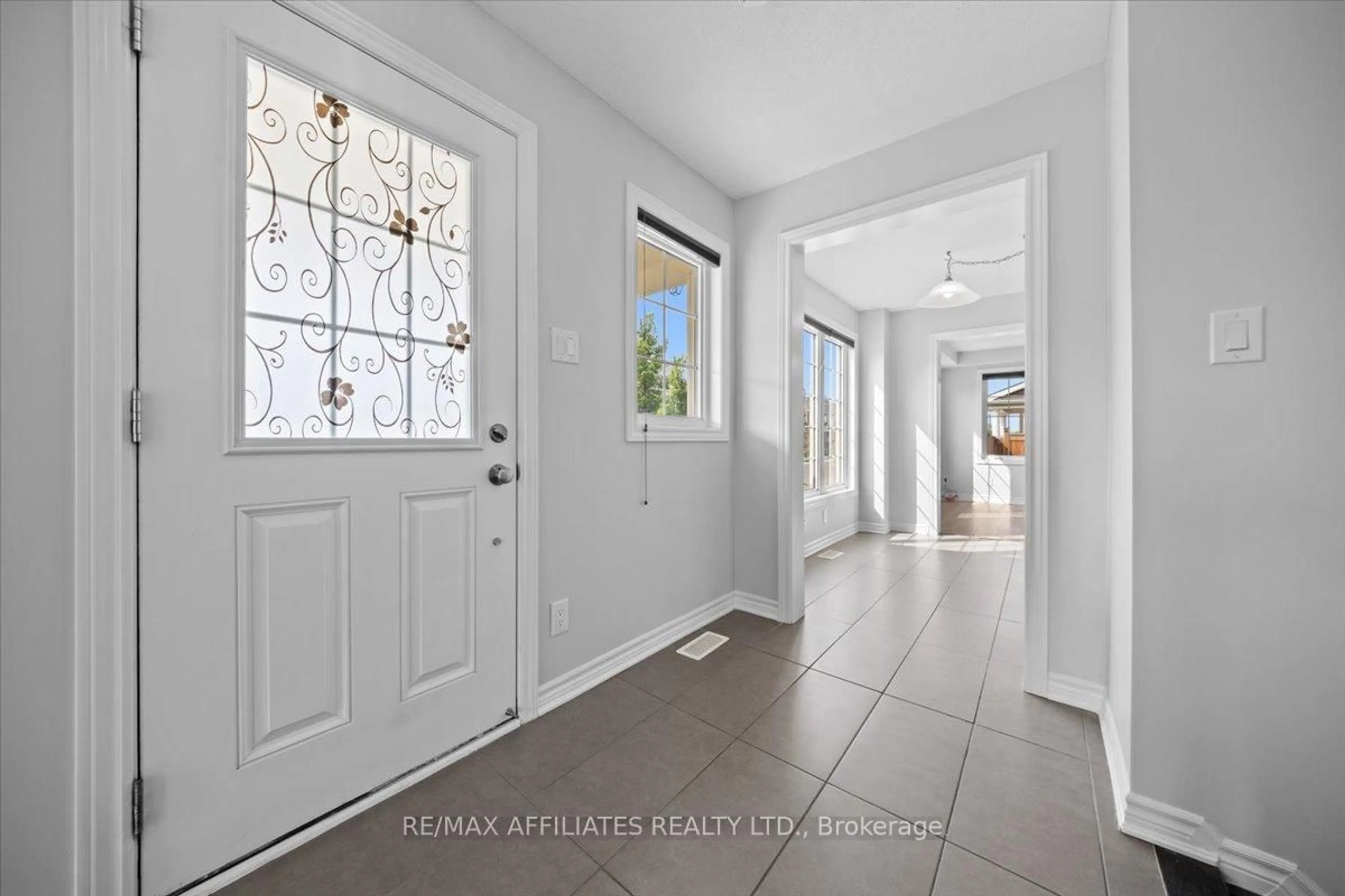 Indoor entryway for 300 Sweetfern Cres, Ottawa Ontario K4A 3W5