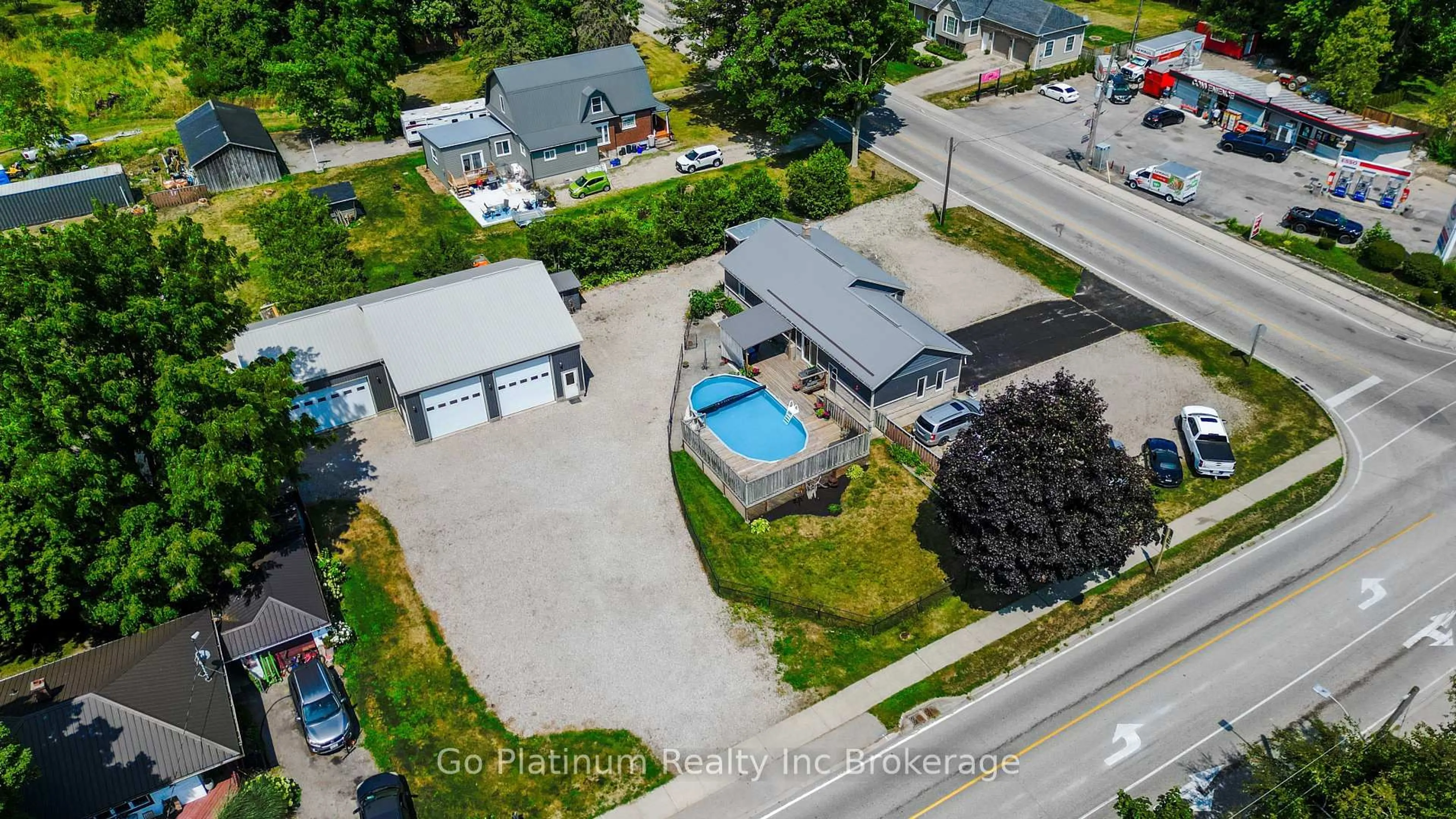 A pic from outside/outdoor area/front of a property/back of a property/a pic from drone, street for 4 West St, Norwich Ontario N0J 1X0