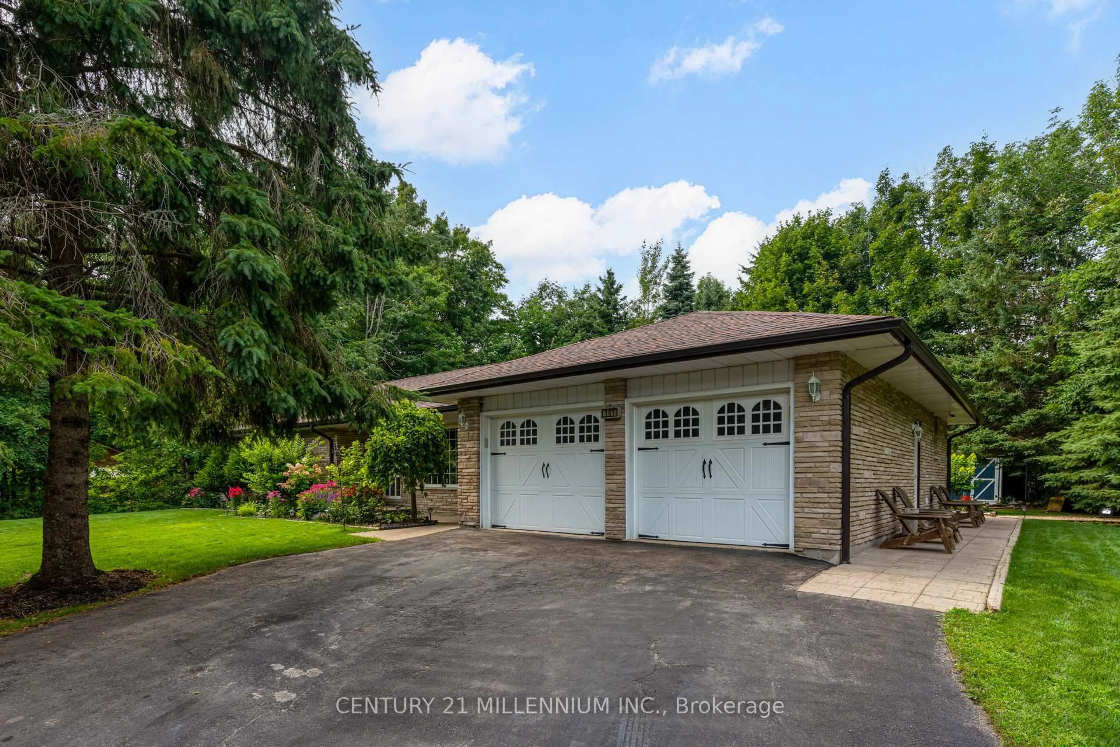 Indoor garage for 101 Birch Grve, Shelburne Ontario L9W 2W3