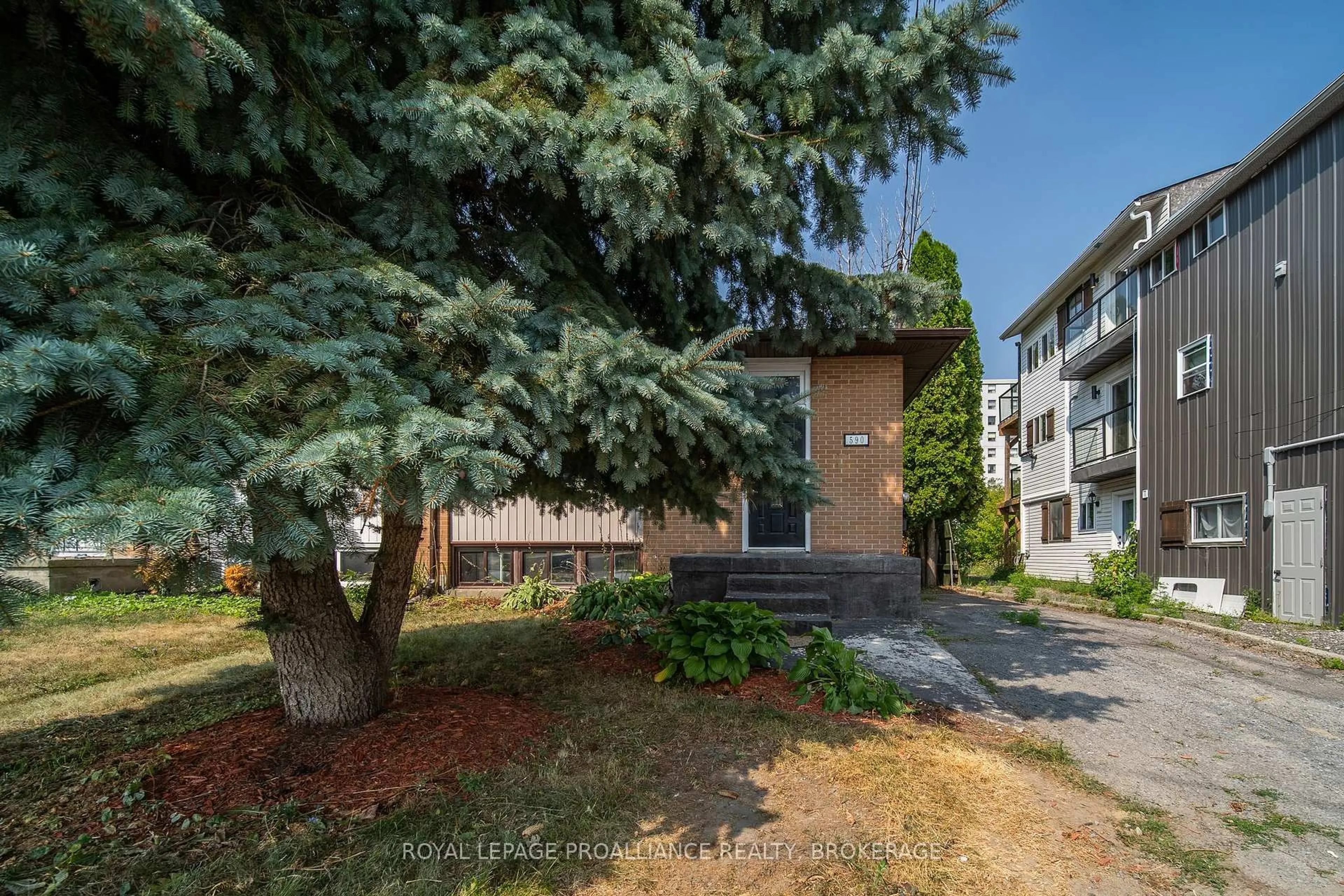 Patio, street for 590 Macdonnell St, Kingston Ontario K7K 4X1