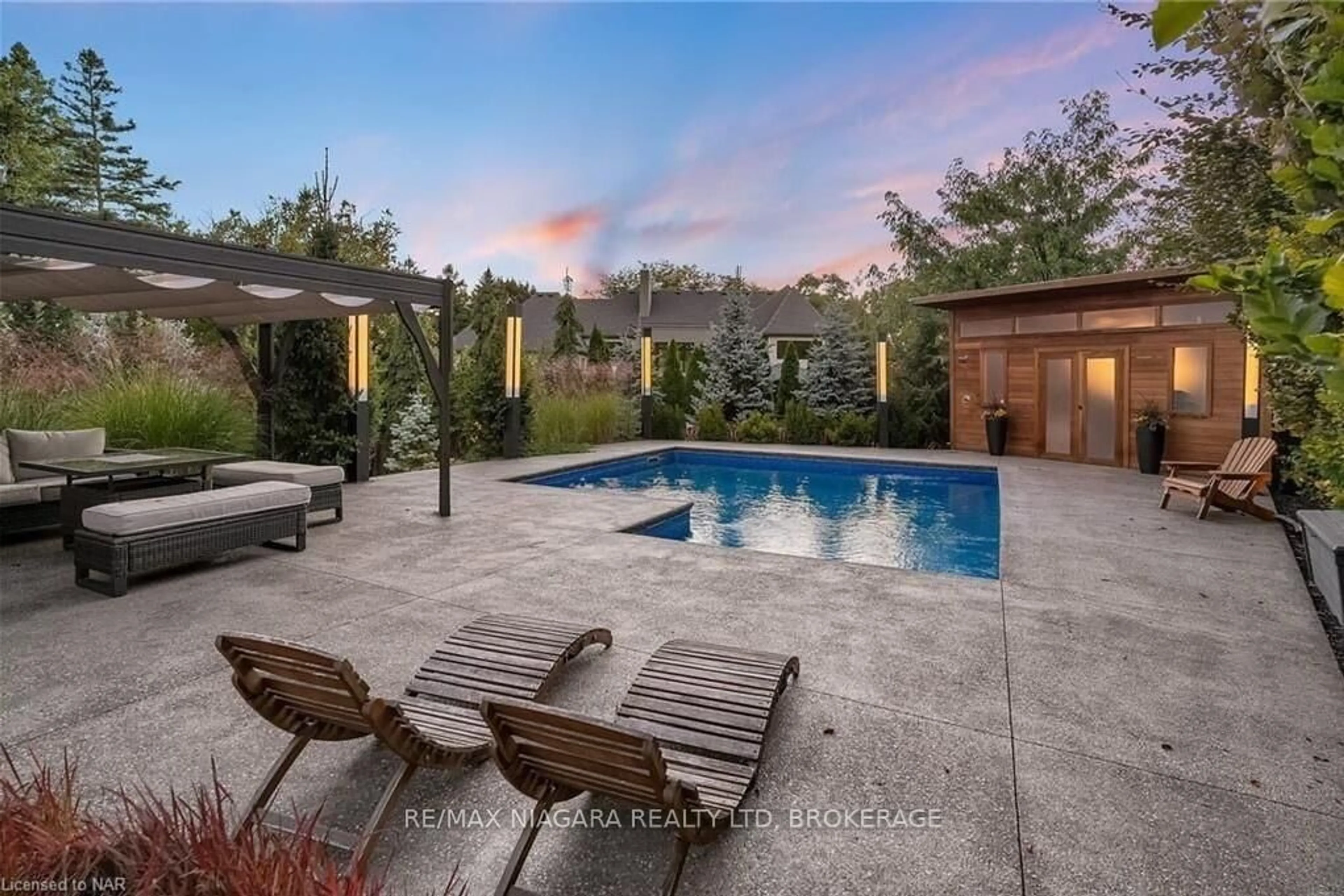 Pool for 2 Mallette Cres, Niagara-on-the-Lake Ontario L0S 1J0