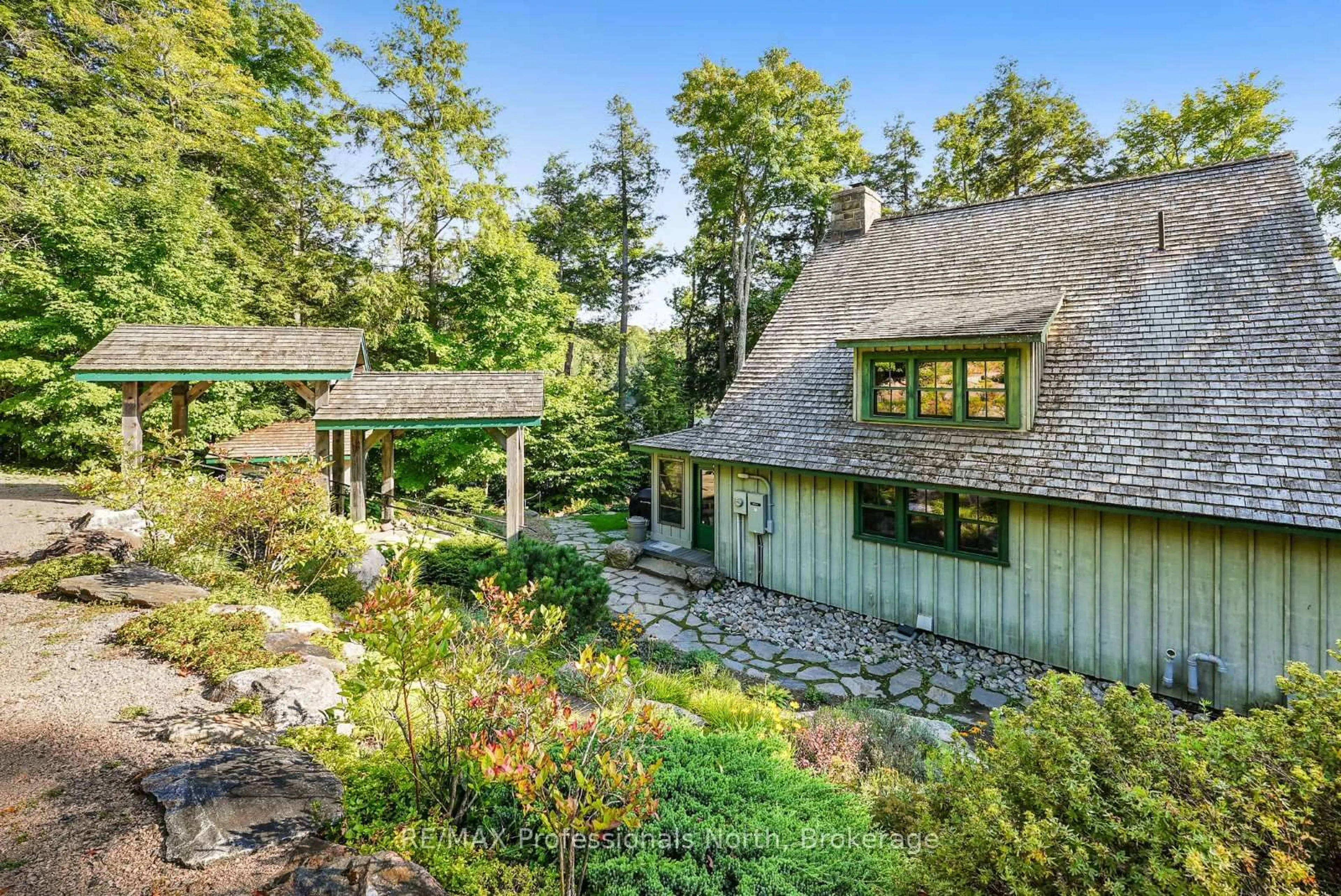 A pic from outside/outdoor area/front of a property/back of a property/a pic from drone, unknown for 2682 Wilkinson Rd, Dysart et al Ontario K0M 1S0