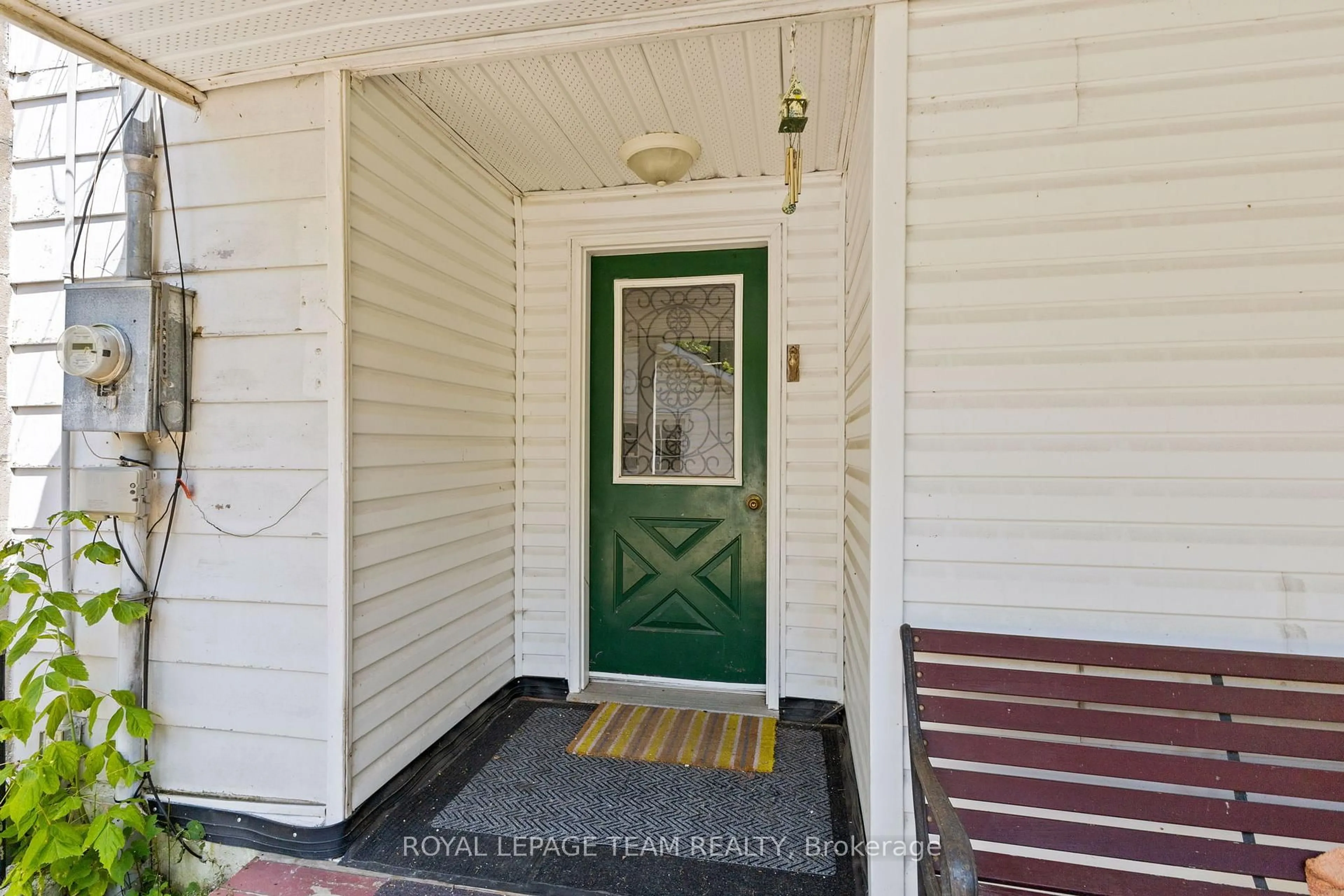 Indoor entryway for 967 West St, Ottawa Ontario K4C 1C6