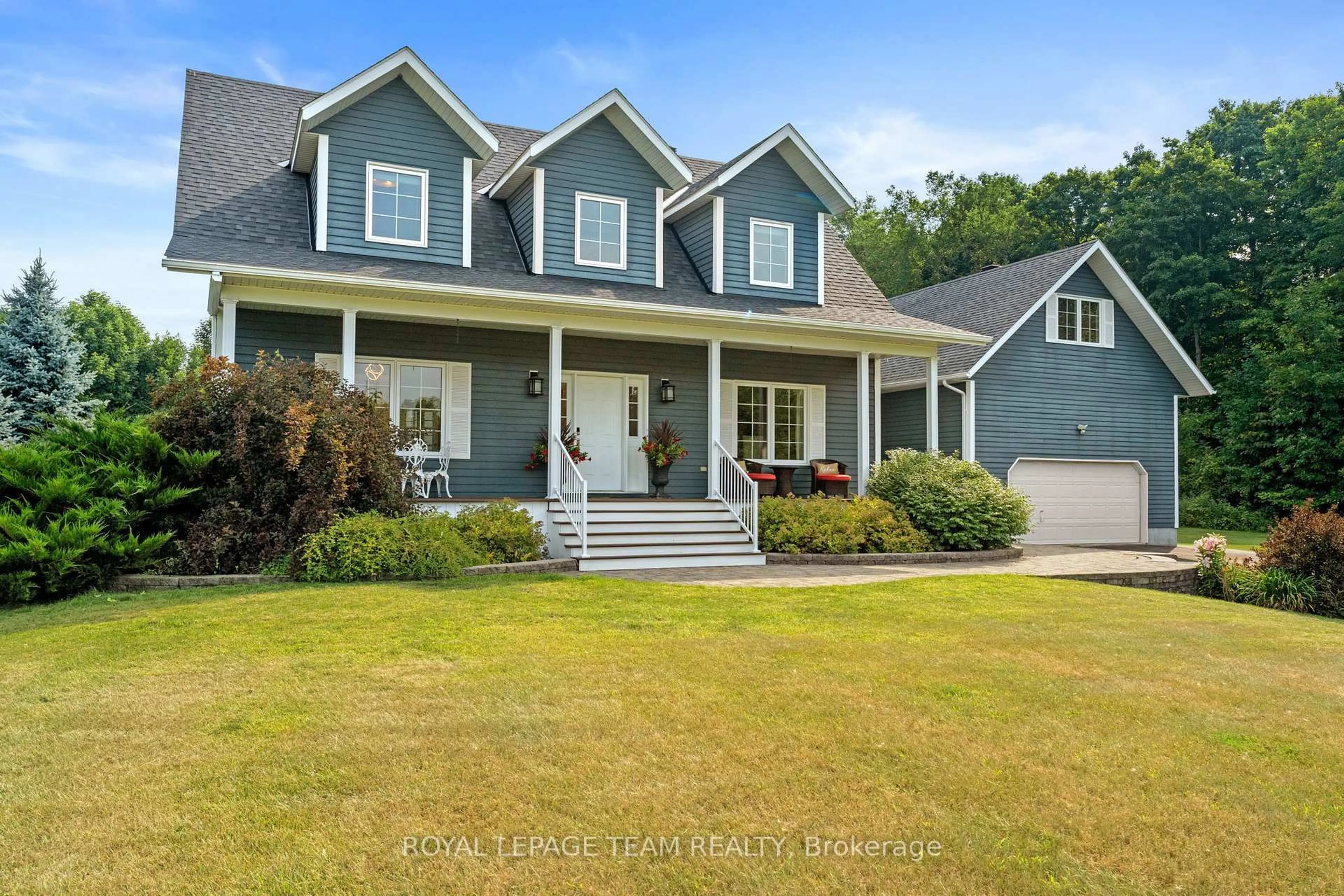 Home with vinyl exterior material, unknown for 117 Lady Lochead Lane, Carp Ontario K0A 1L0