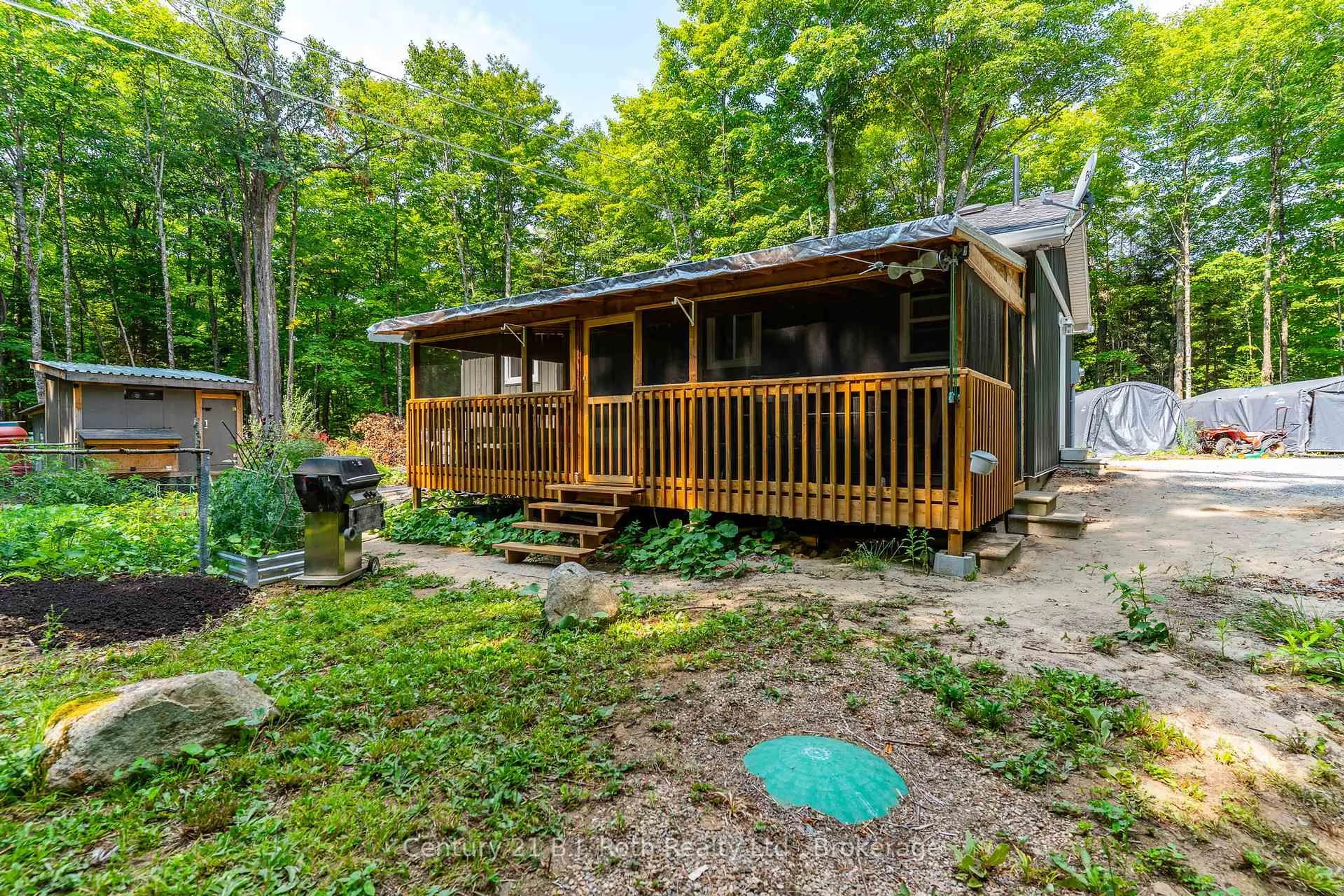Patio, unknown for 12664 Haliburton County Road 503, Highlands East Ontario K0L 2Y0
