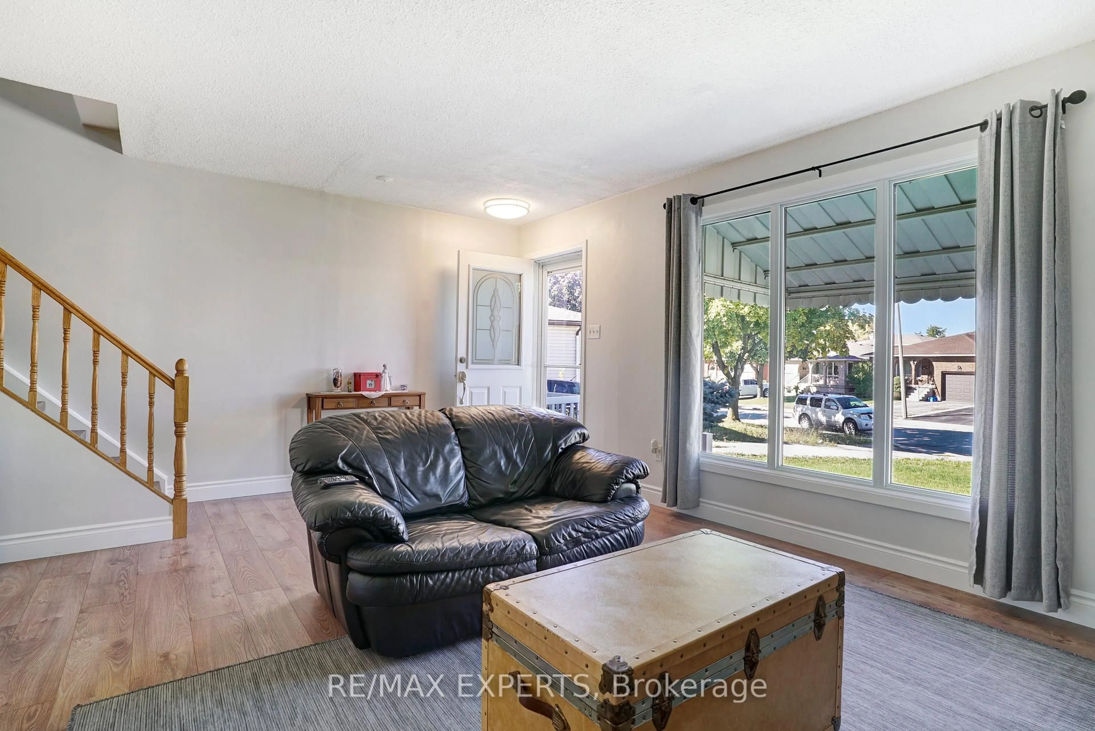 Living room with furniture, unknown for 238 Lawnhurst Crt, Hamilton Ontario L8V 4R4