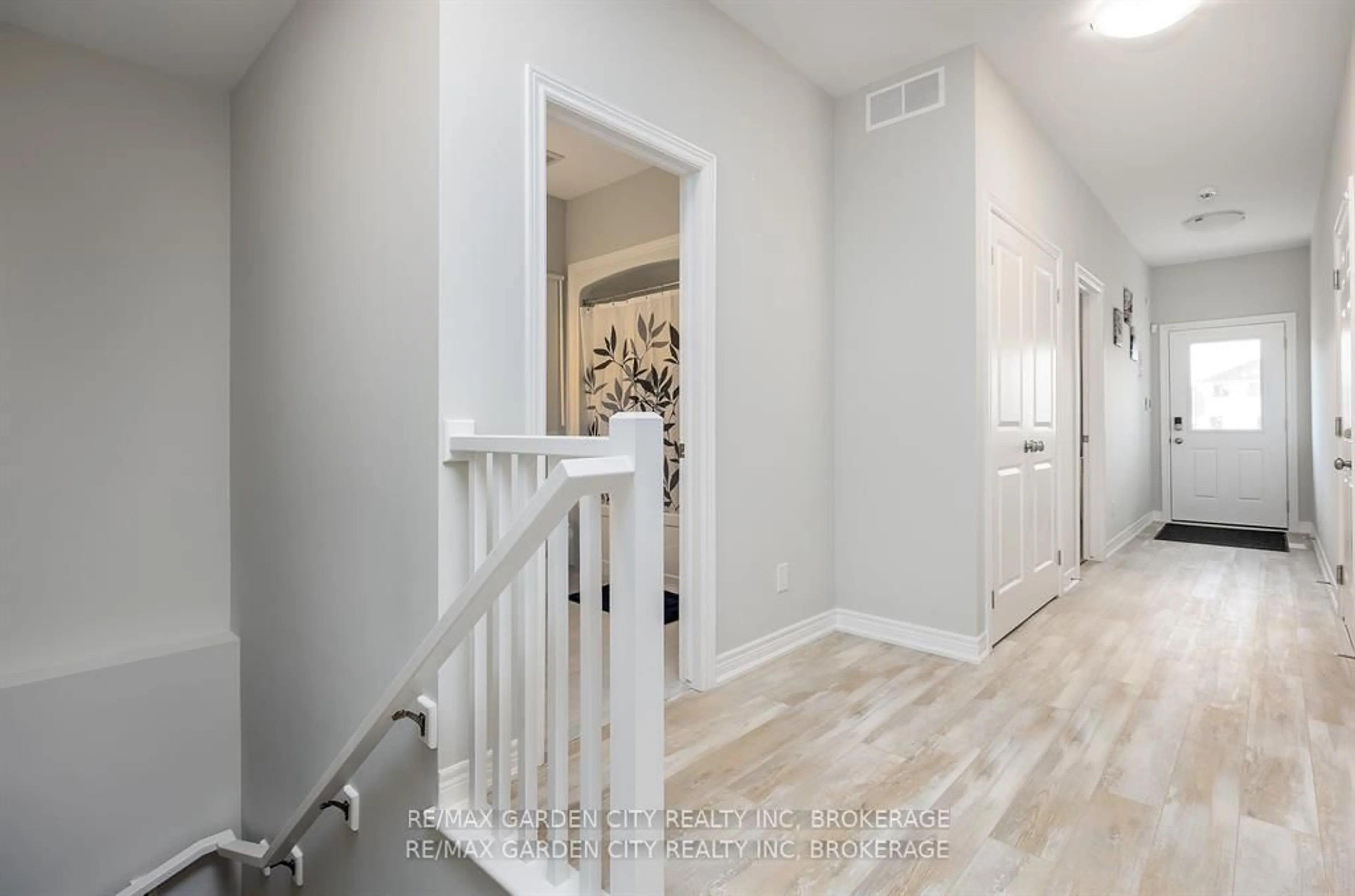 Indoor entryway for 34 BOUNTY Ave, Thorold Ontario L2V 0H3