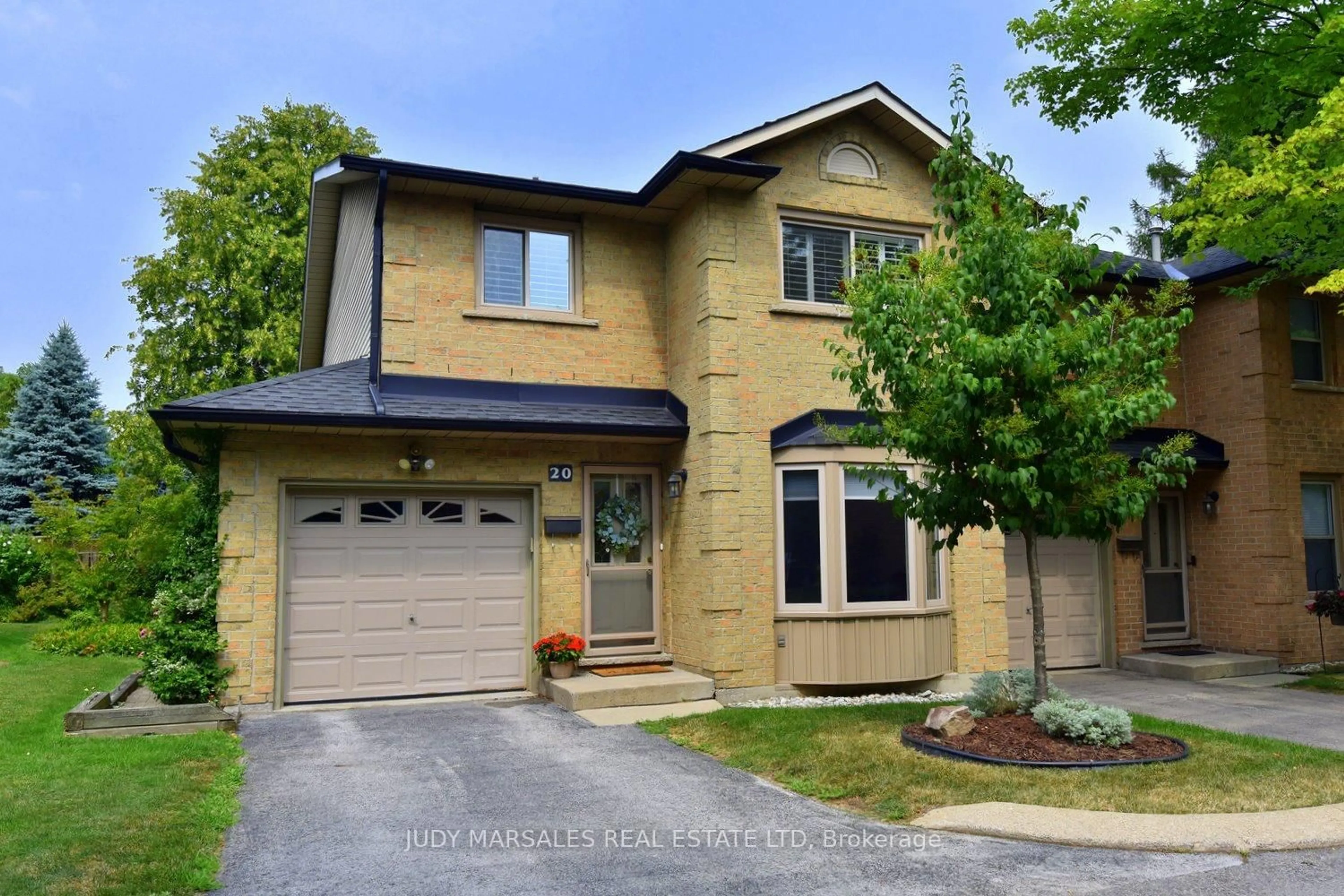 Home with brick exterior material, street for 644 Upper Paradise Rd #20, Hamilton Ontario L9C 7K8