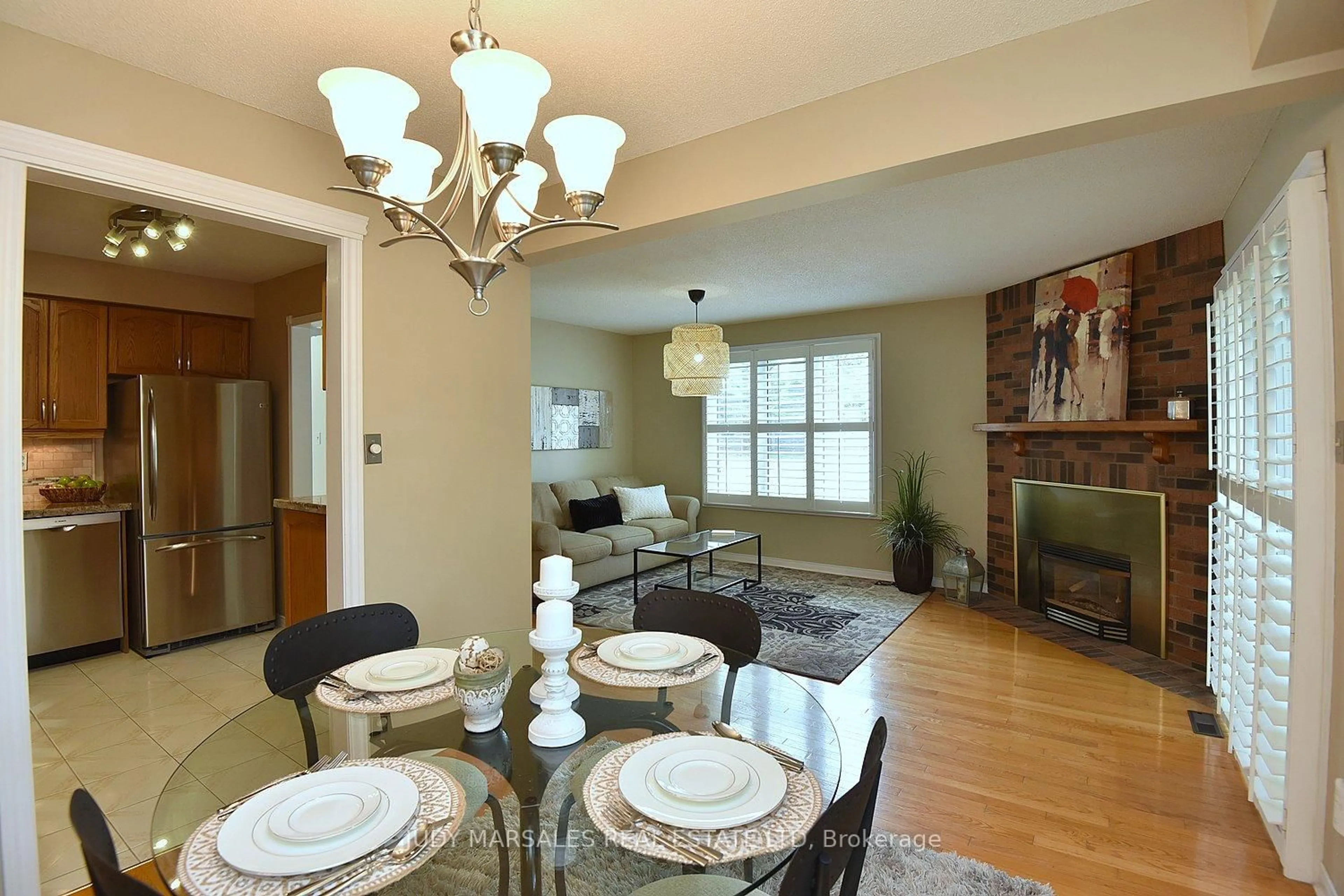 Dining room, wood/laminate floor for 644 Upper Paradise Rd #20, Hamilton Ontario L9C 7K8