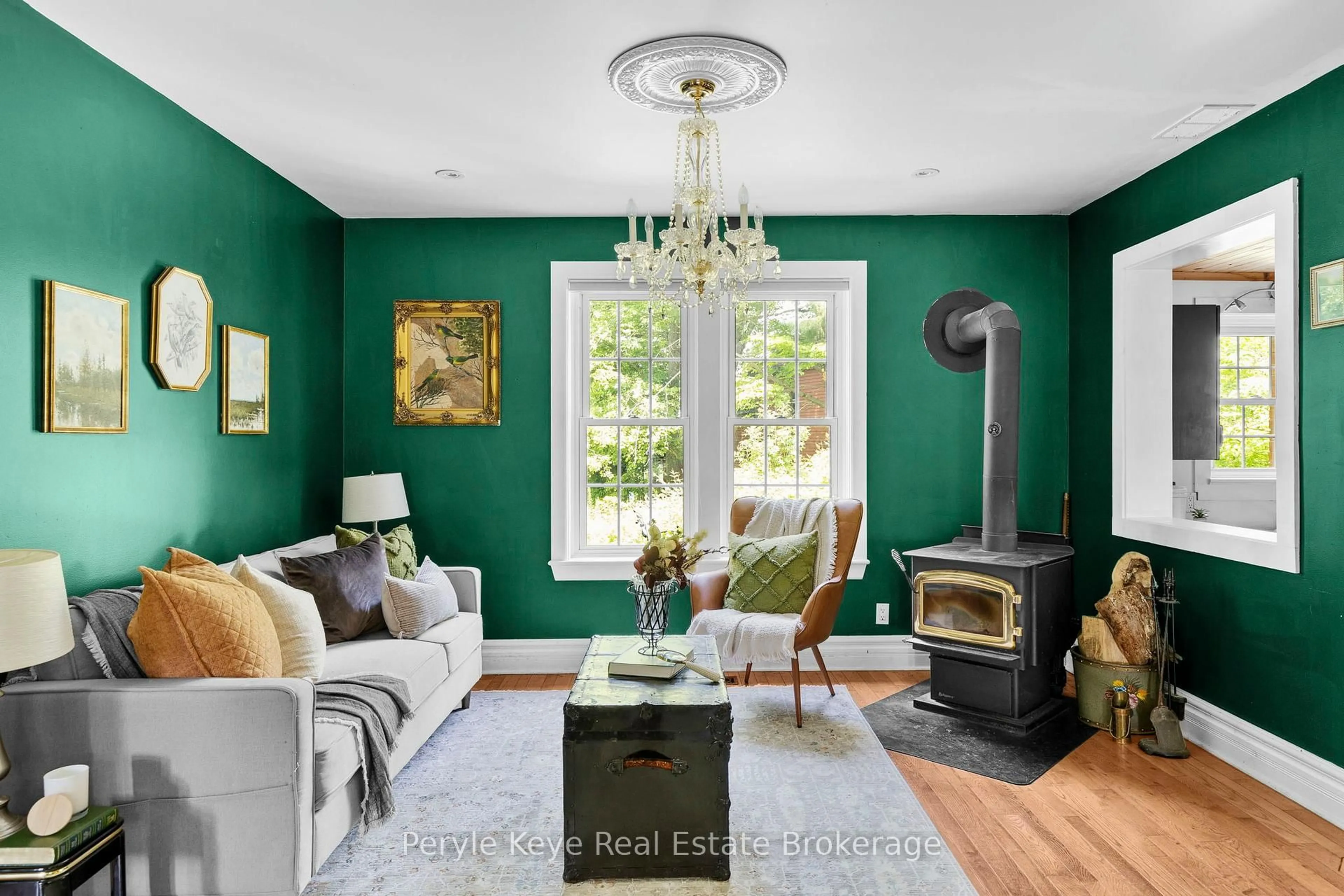 Living room with furniture, unknown for 9 King St, Bracebridge Ontario P1L 1H4