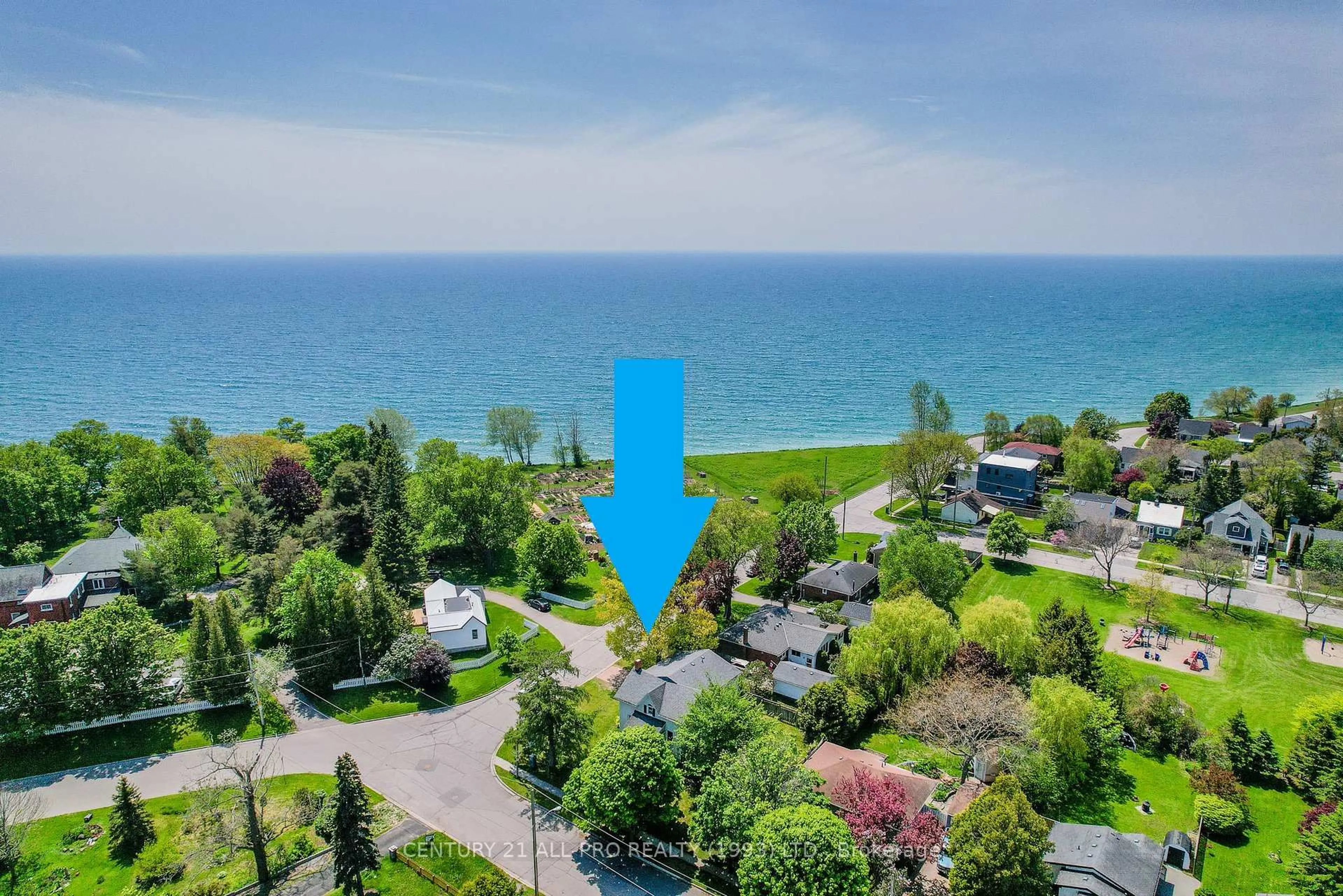 A pic from outside/outdoor area/front of a property/back of a property/a pic from drone, water/lake/river/ocean view for 113 Tremaine St, Cobourg Ontario K9A 2Z2