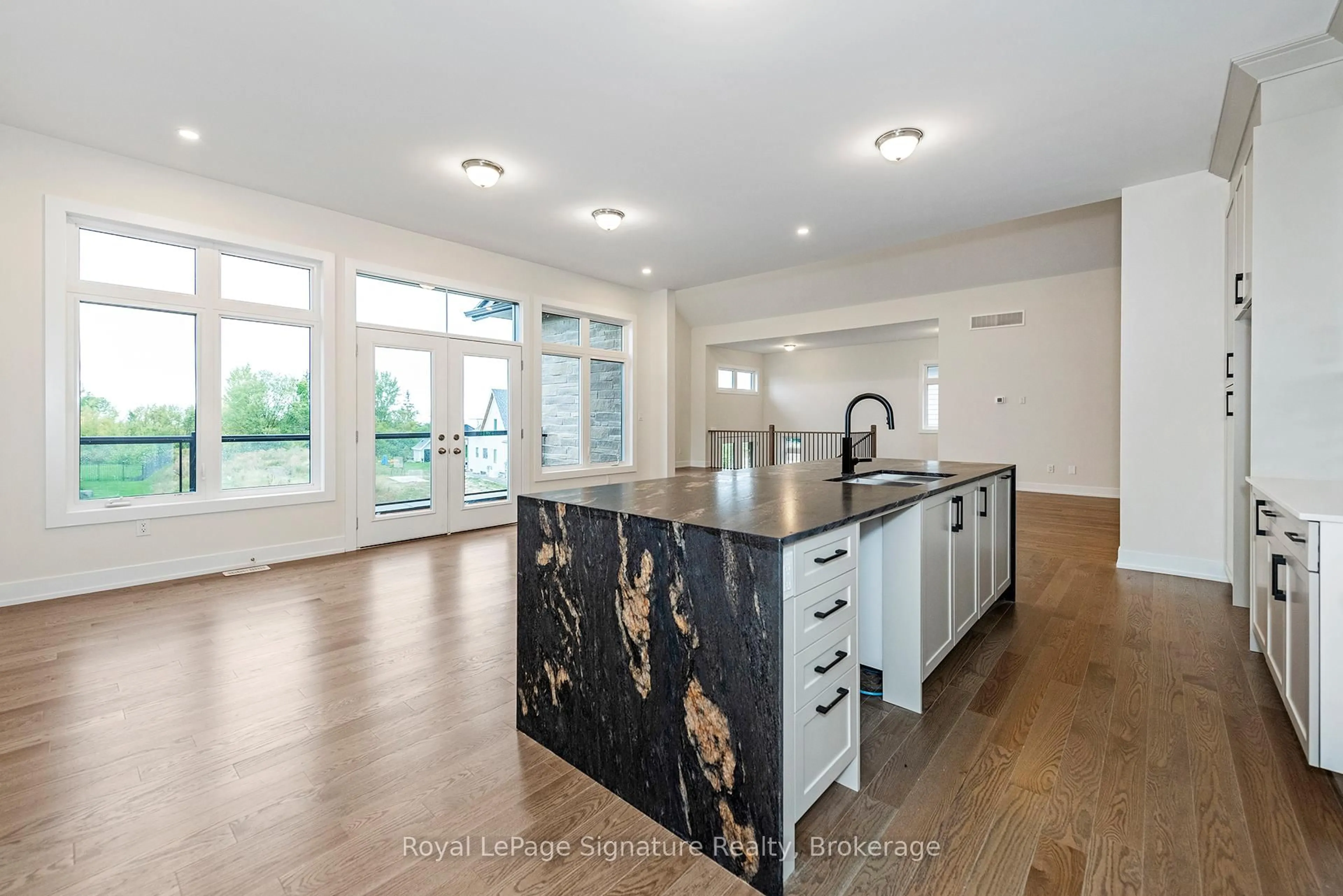 Open concept kitchen, ceramic/tile floor for 124 Dorothy Dr, Blue Mountains Ontario N0H 1J0