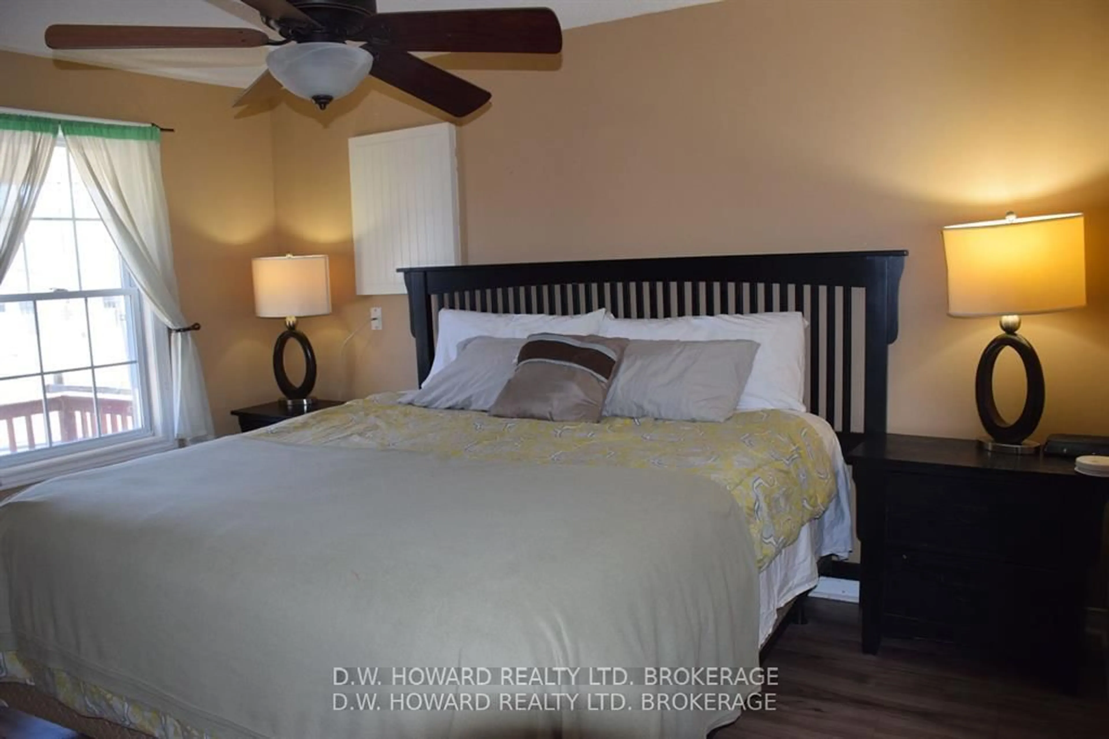 Bedroom with bed, wood/laminate floor for 186 Loomis Cres, Fort Erie Ontario L0S 1B0