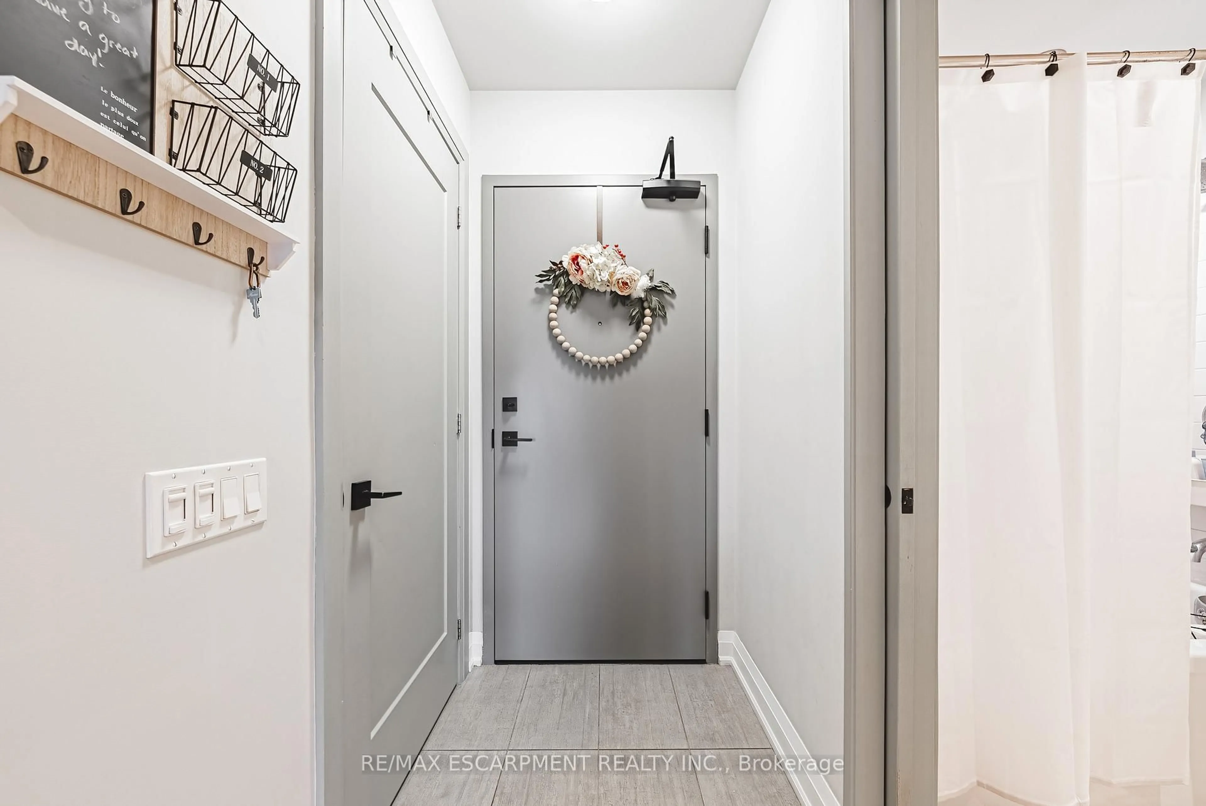 Indoor entryway for 181 James St #402, Hamilton Ontario L8R 2K9