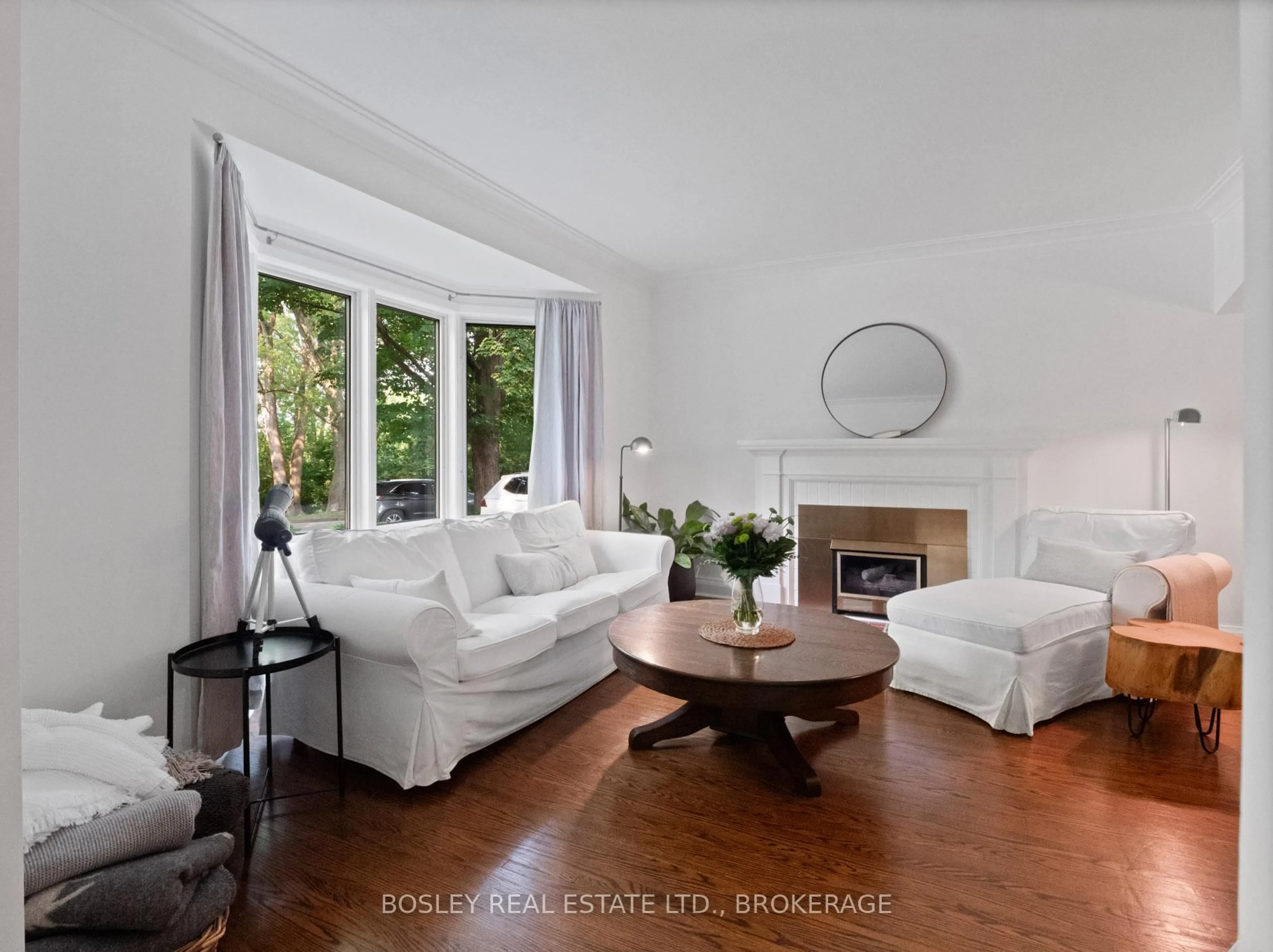 Living room with furniture, unknown for 36 Woodruff Ave, St. Catharines Ontario L2R 2J1