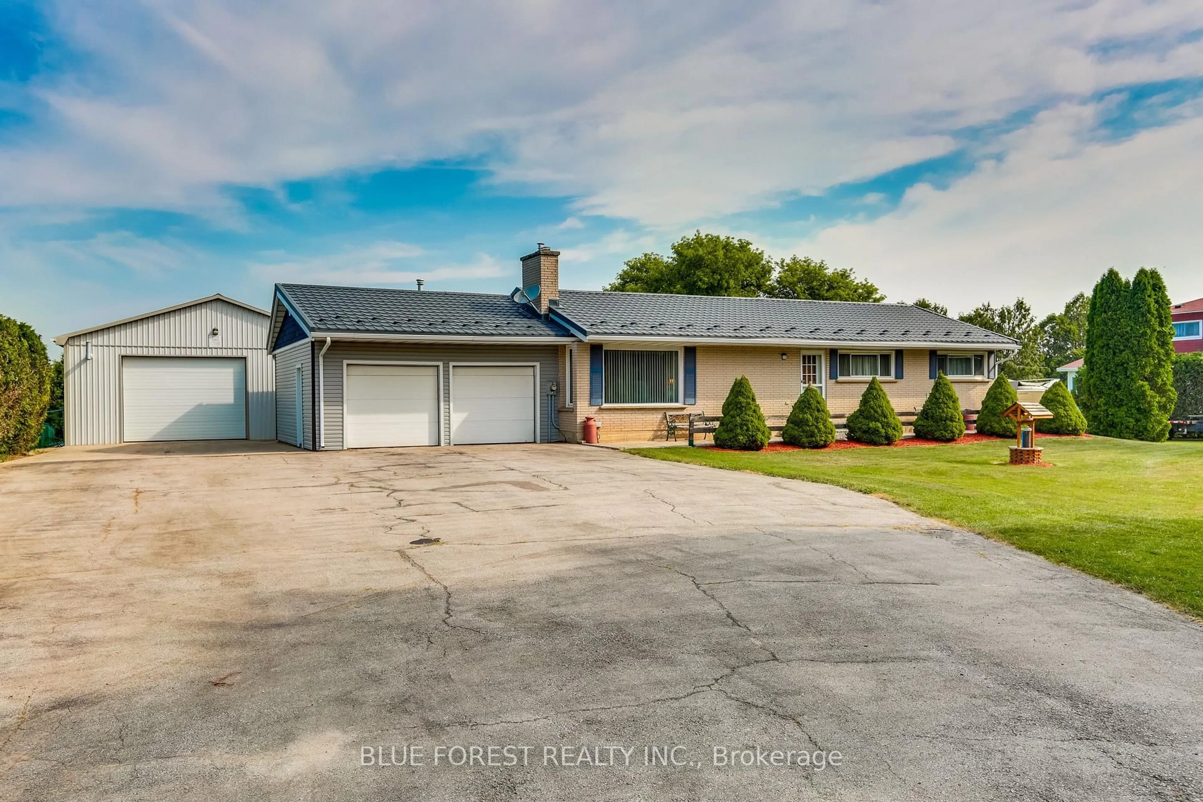A pic from outside/outdoor area/front of a property/back of a property/a pic from drone, street for 186 Crampton Dr, Thames Centre Ontario N0L 1B0