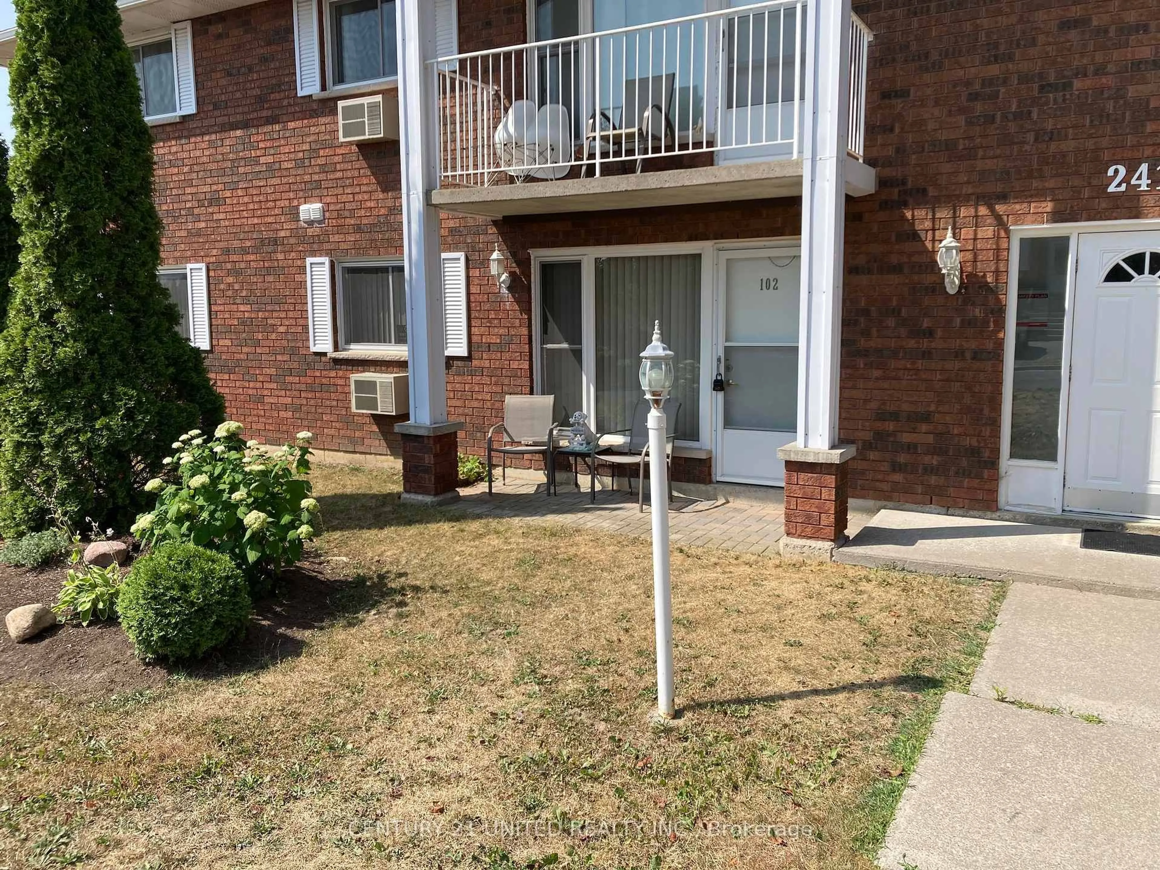 Patio, street for 2418 Mountland Dr #102, Peterborough West Ontario K9K 2E2